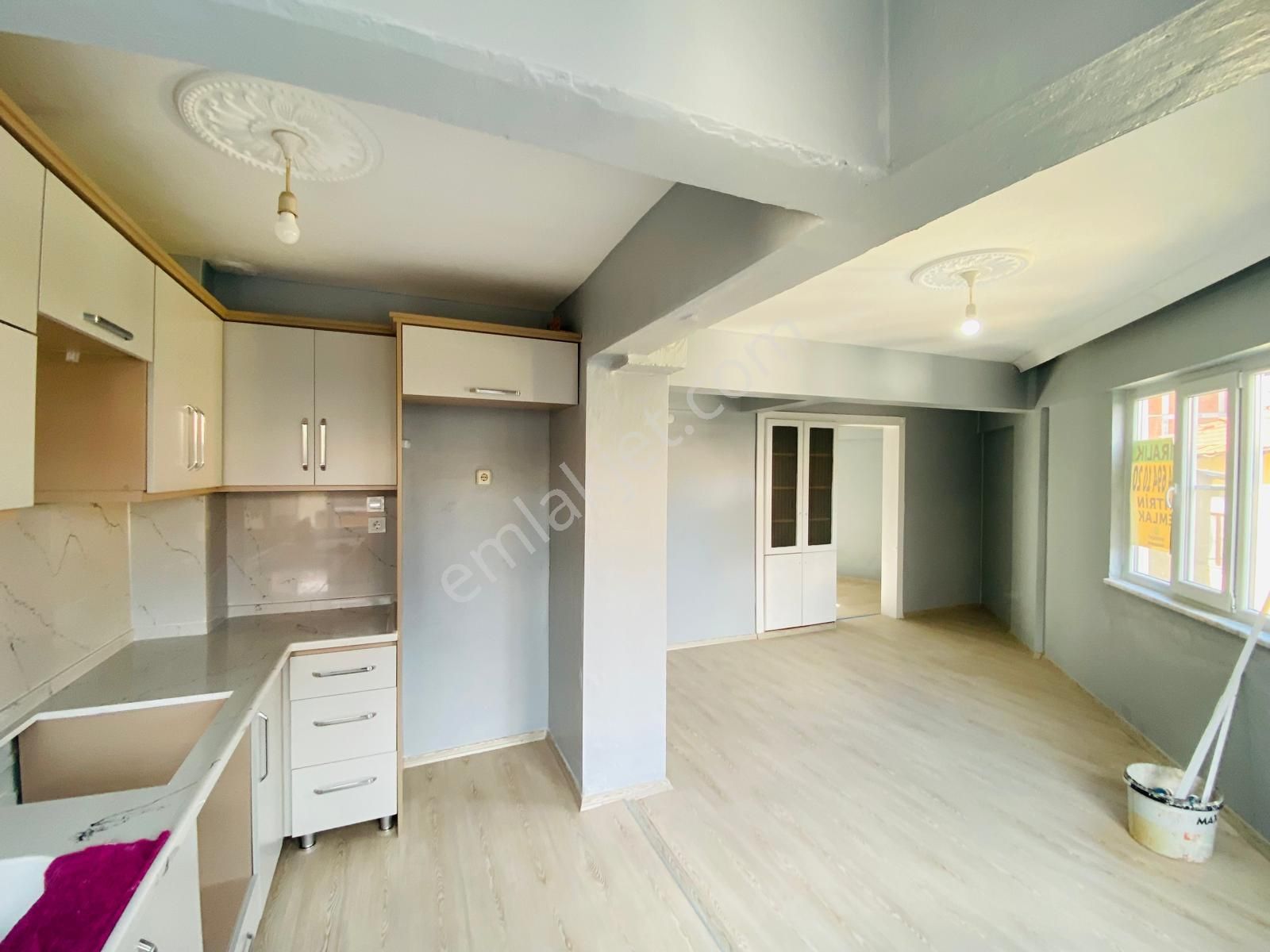 Vitrinden Kurşunlu Camii Karşısı Arakat Yenilenmiş 2+1 ( Meydana 250 M ) - Görsel 14