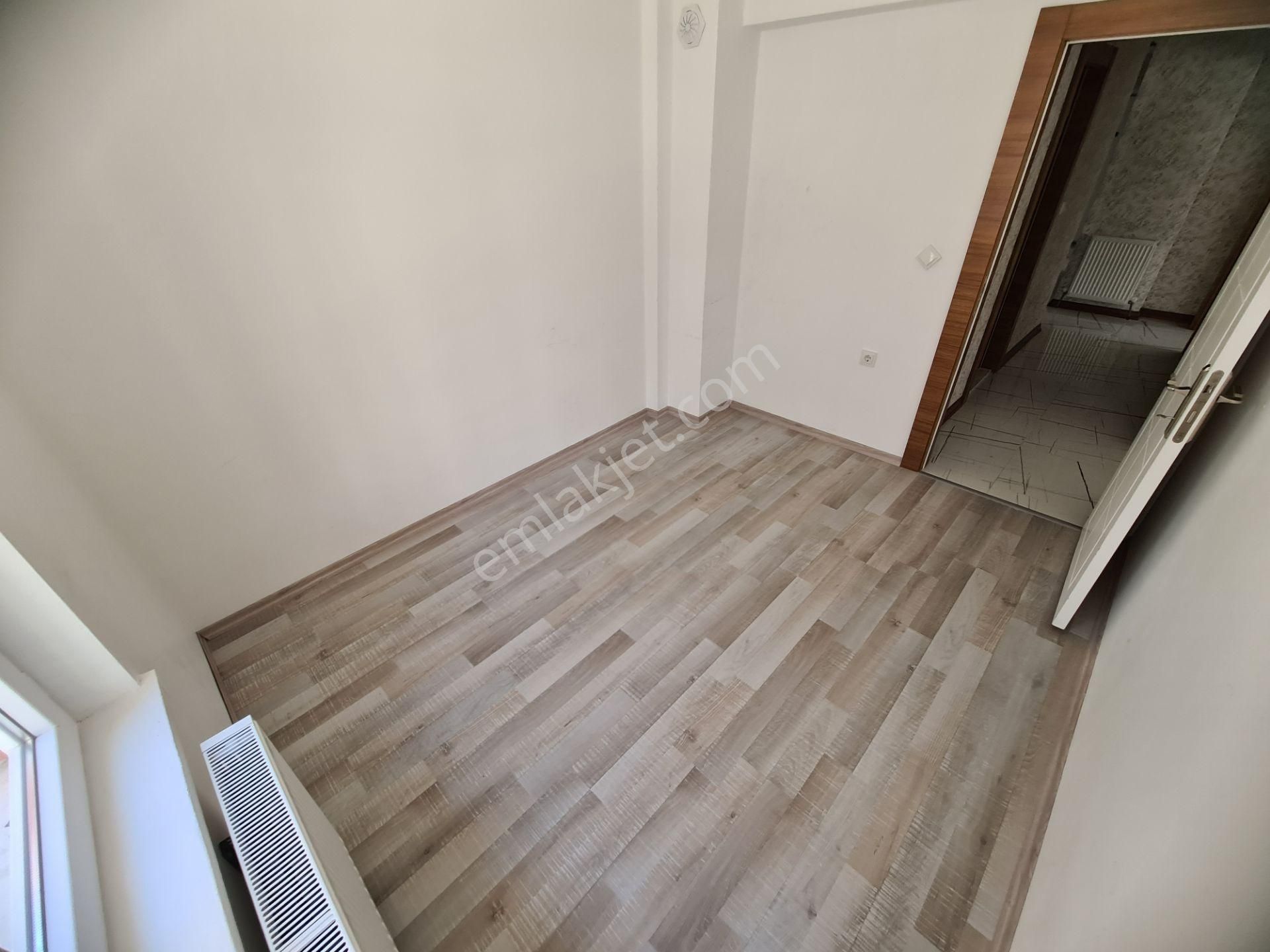 Öğretmenler Parkı Yakını Arakatta Yapılı 2-balkonlu Kiralık 3+1 - Görsel 28