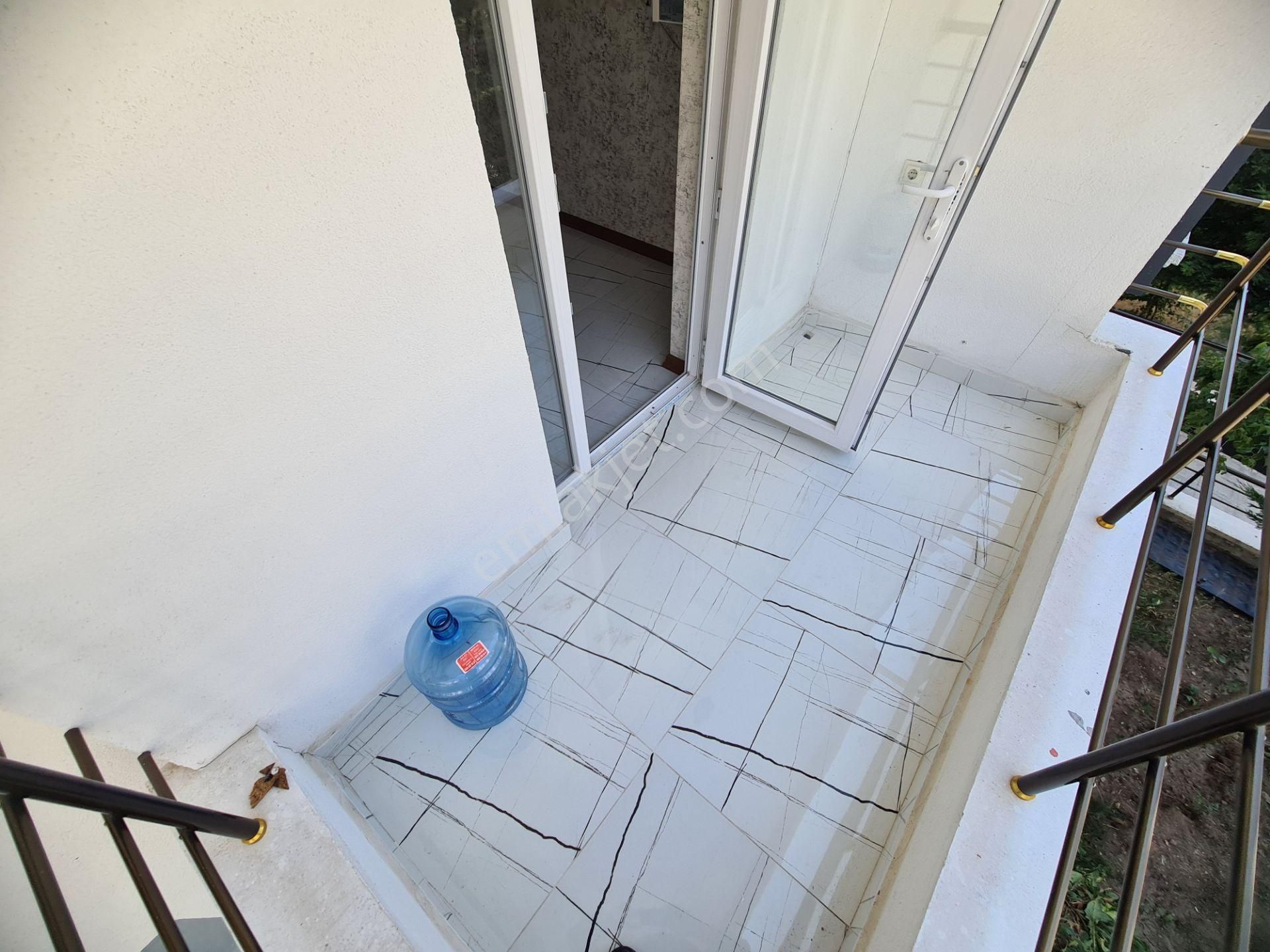 Öğretmenler Parkı Yakını Arakatta Yapılı 2-balkonlu Kiralık 3+1 - Görsel 5