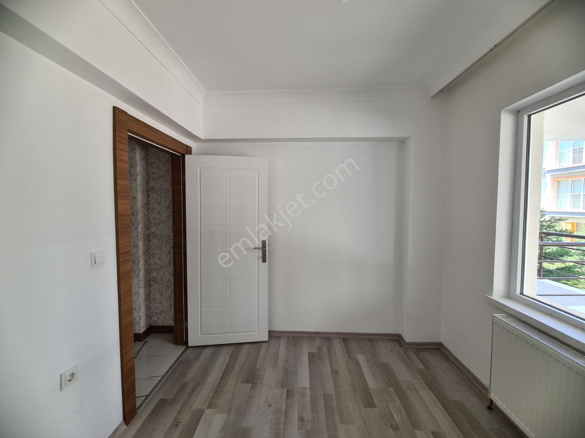 Öğretmenler Parkı Yakını Arakatta Yapılı 2-balkonlu Kiralık 3+1 - Görsel 17