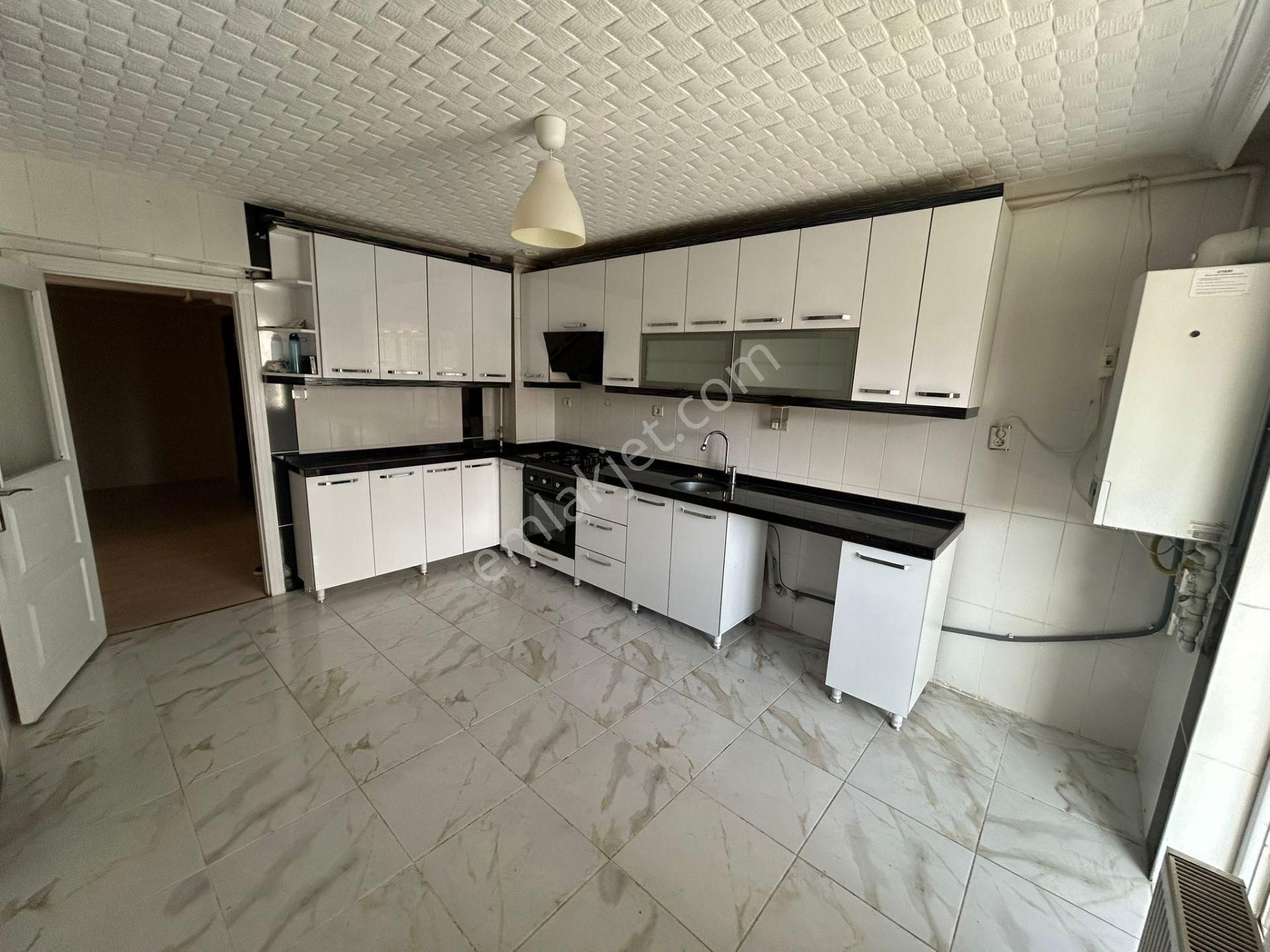 Altındağ - Karapürçek Mahallesinde Ön Cephe 3.katta Geniş 3+1 Kiralık Daire !!!