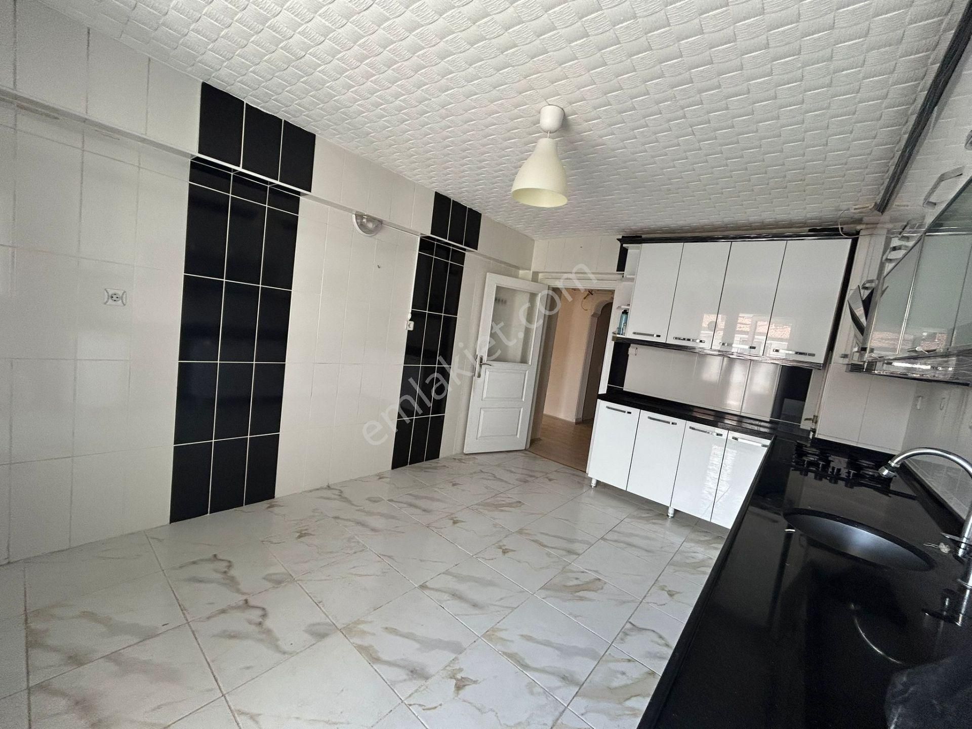 Altındağ - Karapürçek Mahallesinde Ön Cephe 3.katta Geniş 3+1 Kiralık Daire !!! - Görsel 4