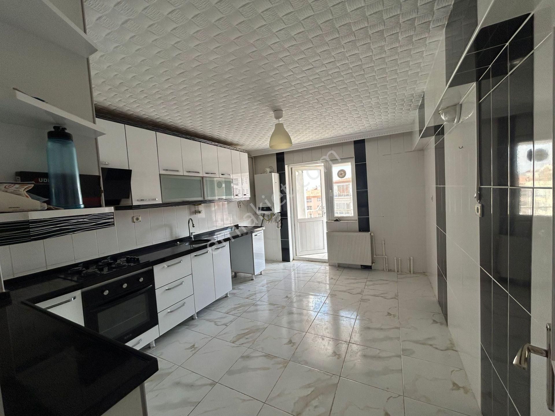 Altındağ - Karapürçek Mahallesinde Ön Cephe 3.katta Geniş 3+1 Kiralık Daire !!! - Görsel 3