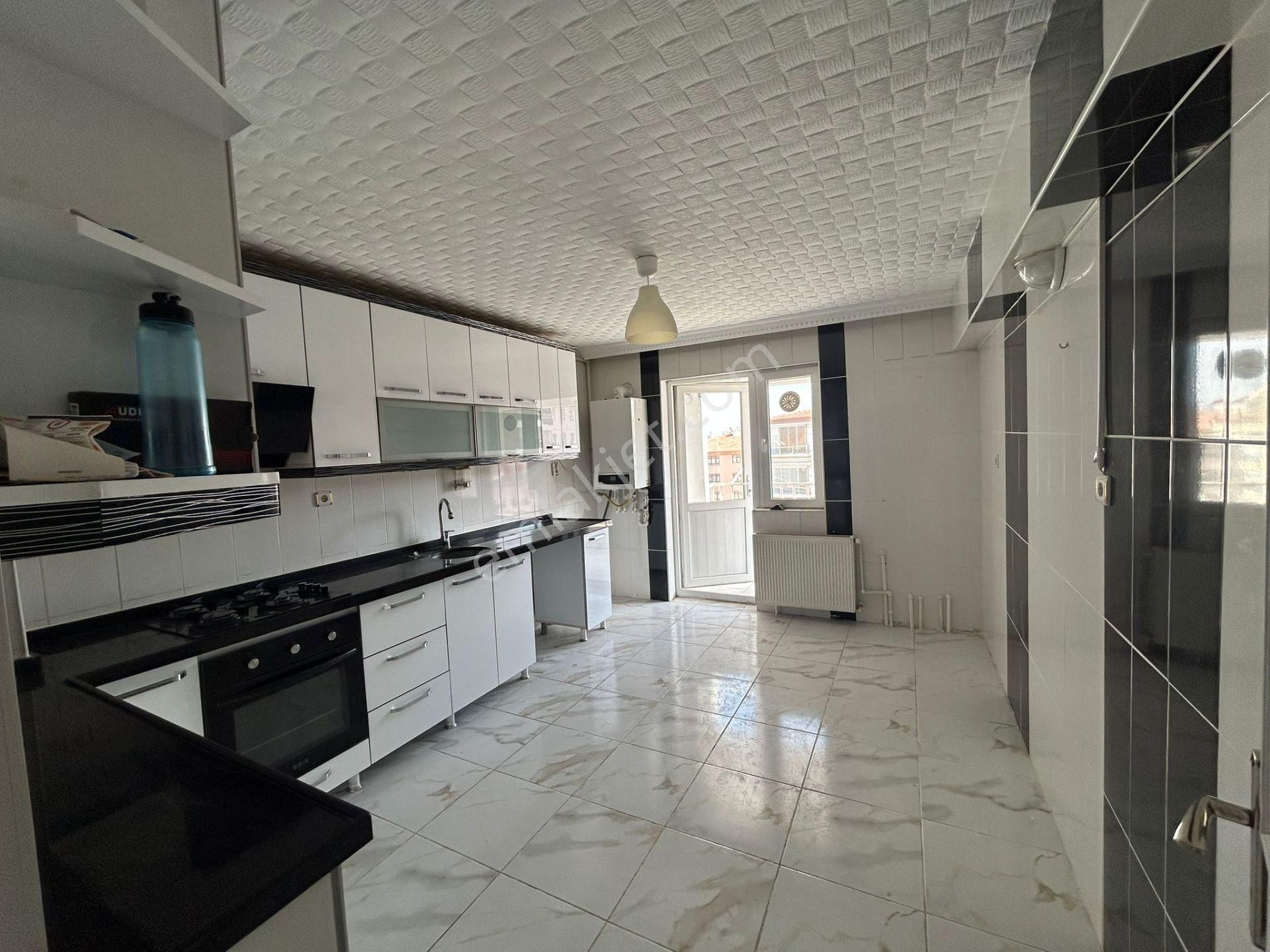 Altındağ - Karapürçek Mahallesinde Ön Cephe 3.katta Geniş 3+1 Kiralık Daire !!! - Görsel 2