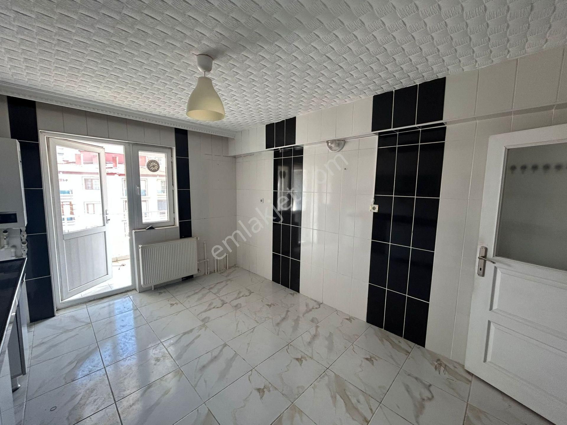 Altındağ - Karapürçek Mahallesinde Ön Cephe 3.katta Geniş 3+1 Kiralık Daire !!! - Görsel 5