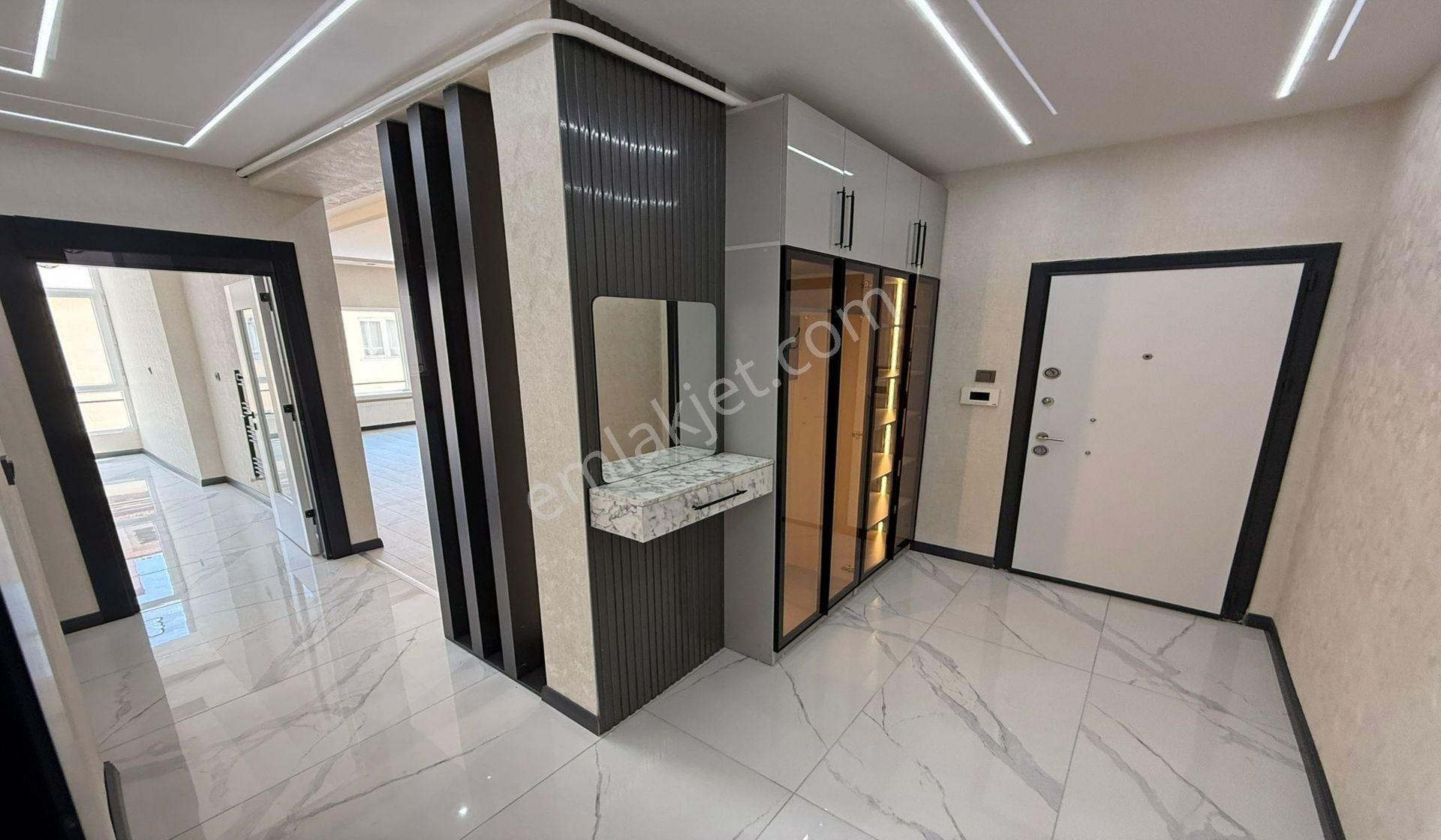 Kuşcağızda Kat Konumunda Site Konseptinde 3+1 Lüx Yapılı - Görsel 26