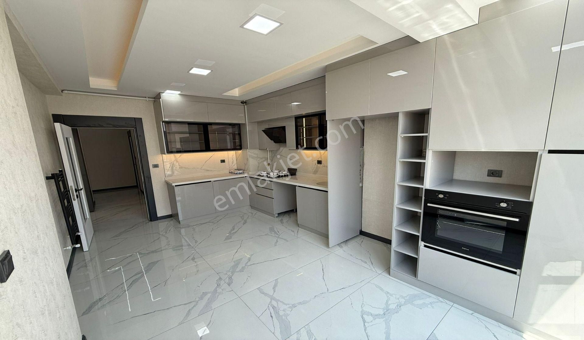 Kuşcağızda Kat Konumunda Site Konseptinde 3+1 Lüx Yapılı - Görsel 2