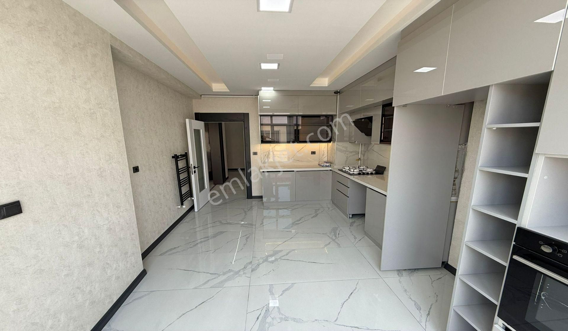 Kuşcağızda Kat Konumunda Site Konseptinde 3+1 Lüx Yapılı - Görsel 4