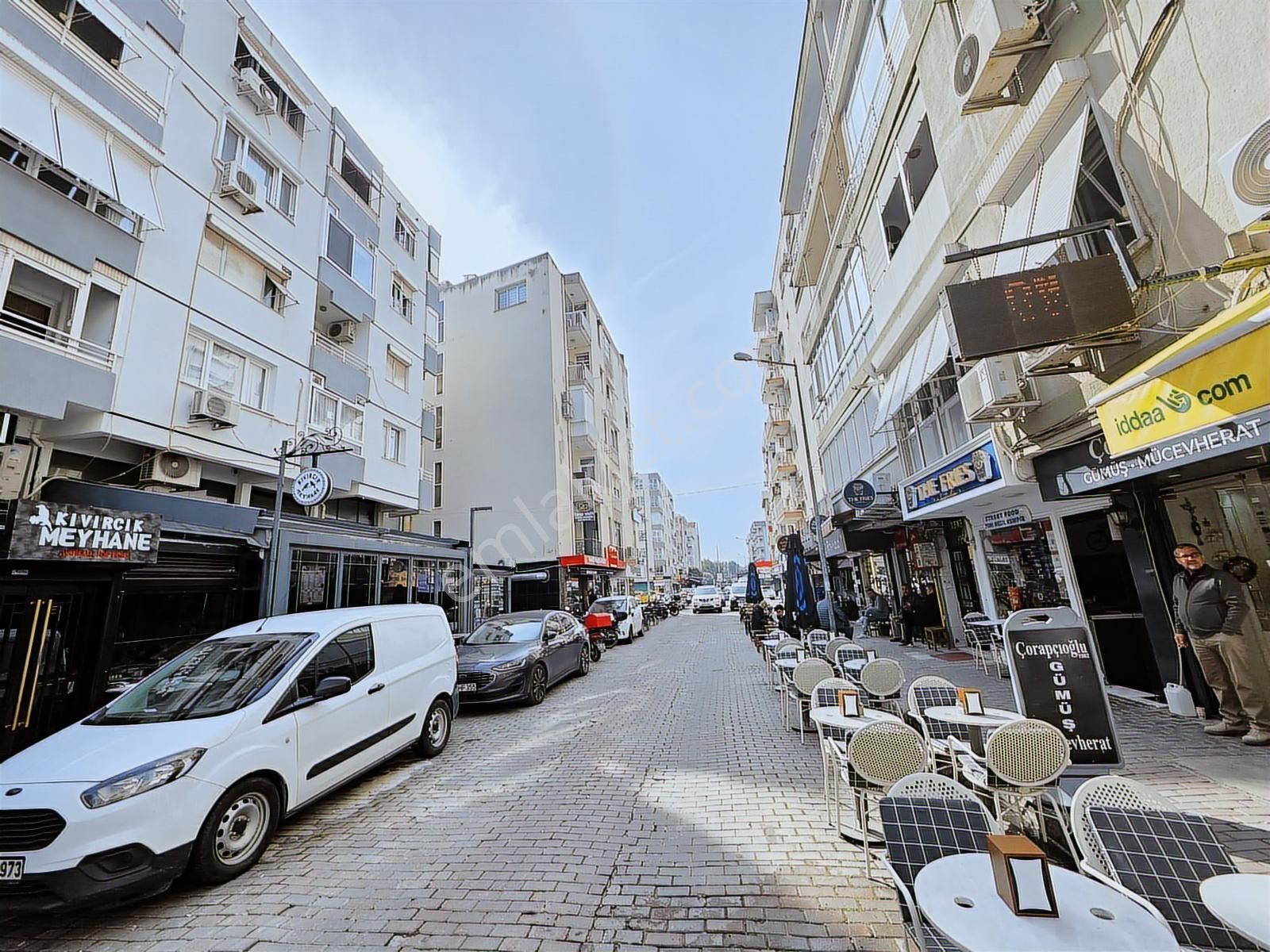 Bostanlı Çarşı Merkezde Kiralık 3+1 Daire - Görsel 6