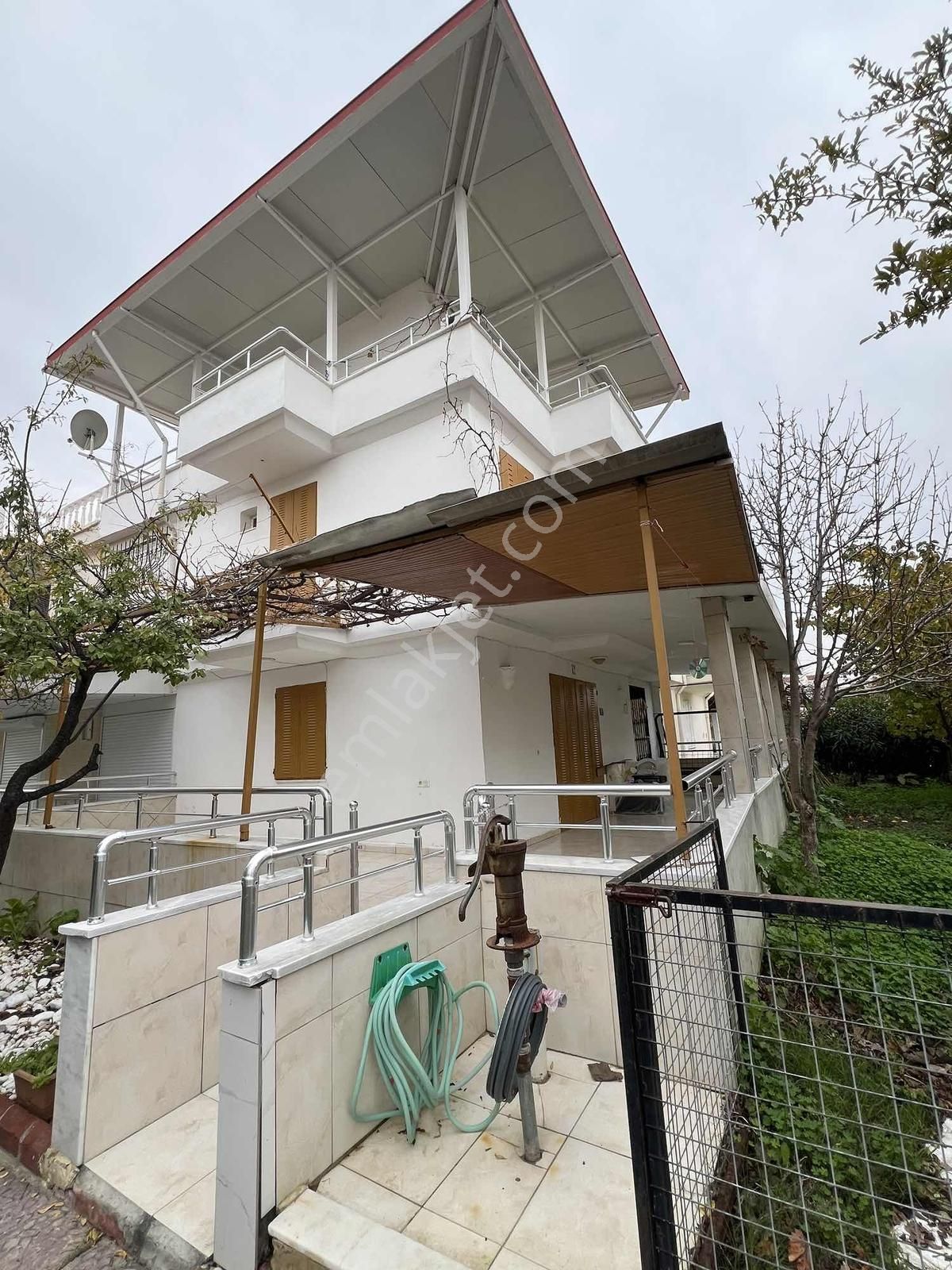 Güzelçamlı 4+1 Köşe Konumlu Havuzlu Site İçerisinde Villa