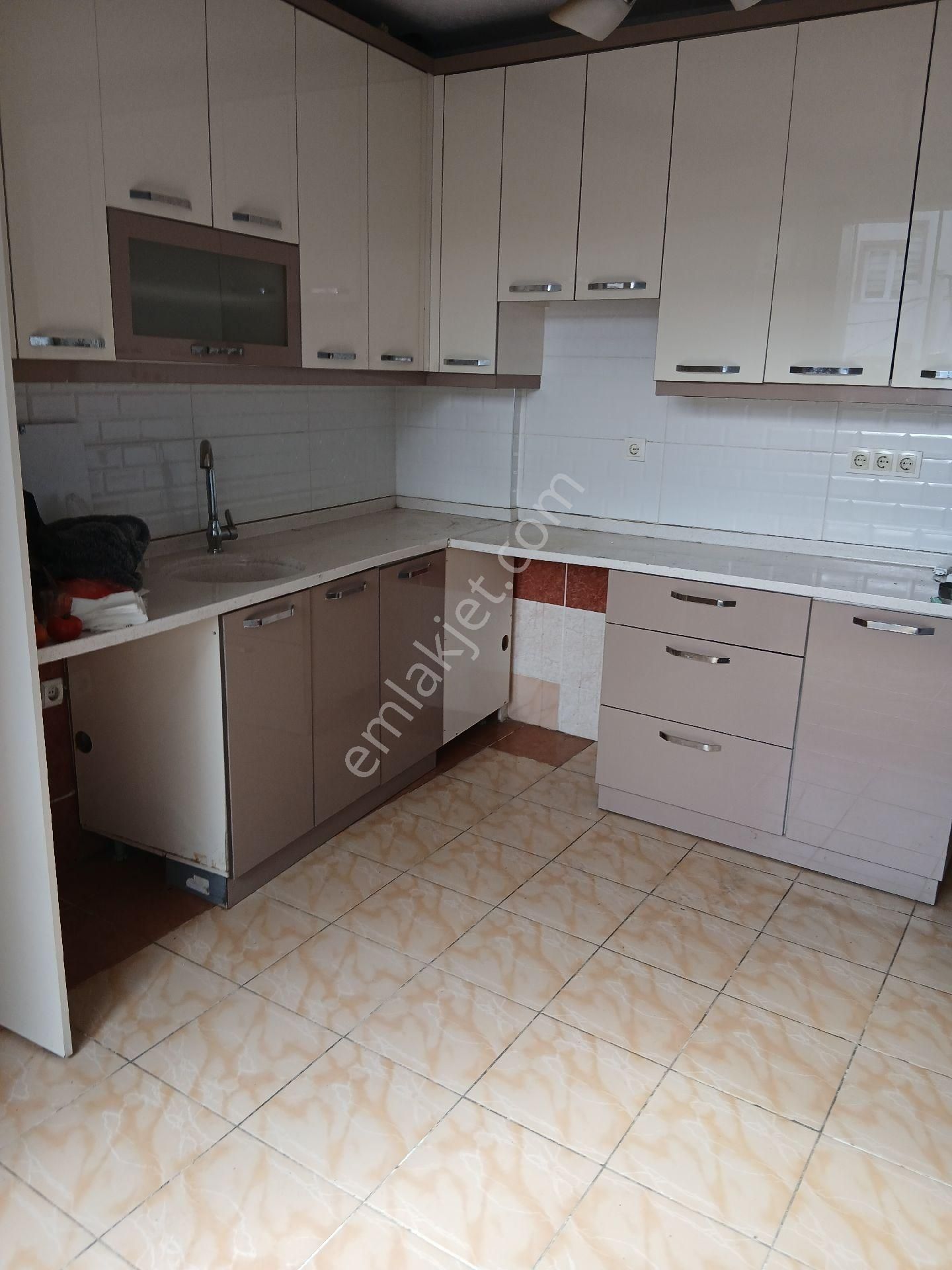 Bozyaka Kapalı Pazar Yakını 12.000