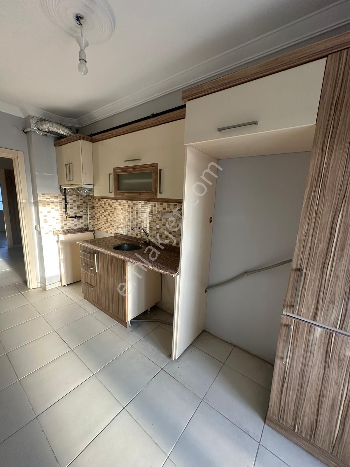 Balkan Gündüz’den Eğitimciler Caddesi Üzerinde Kiralık 2+1 Daire - Görsel 3