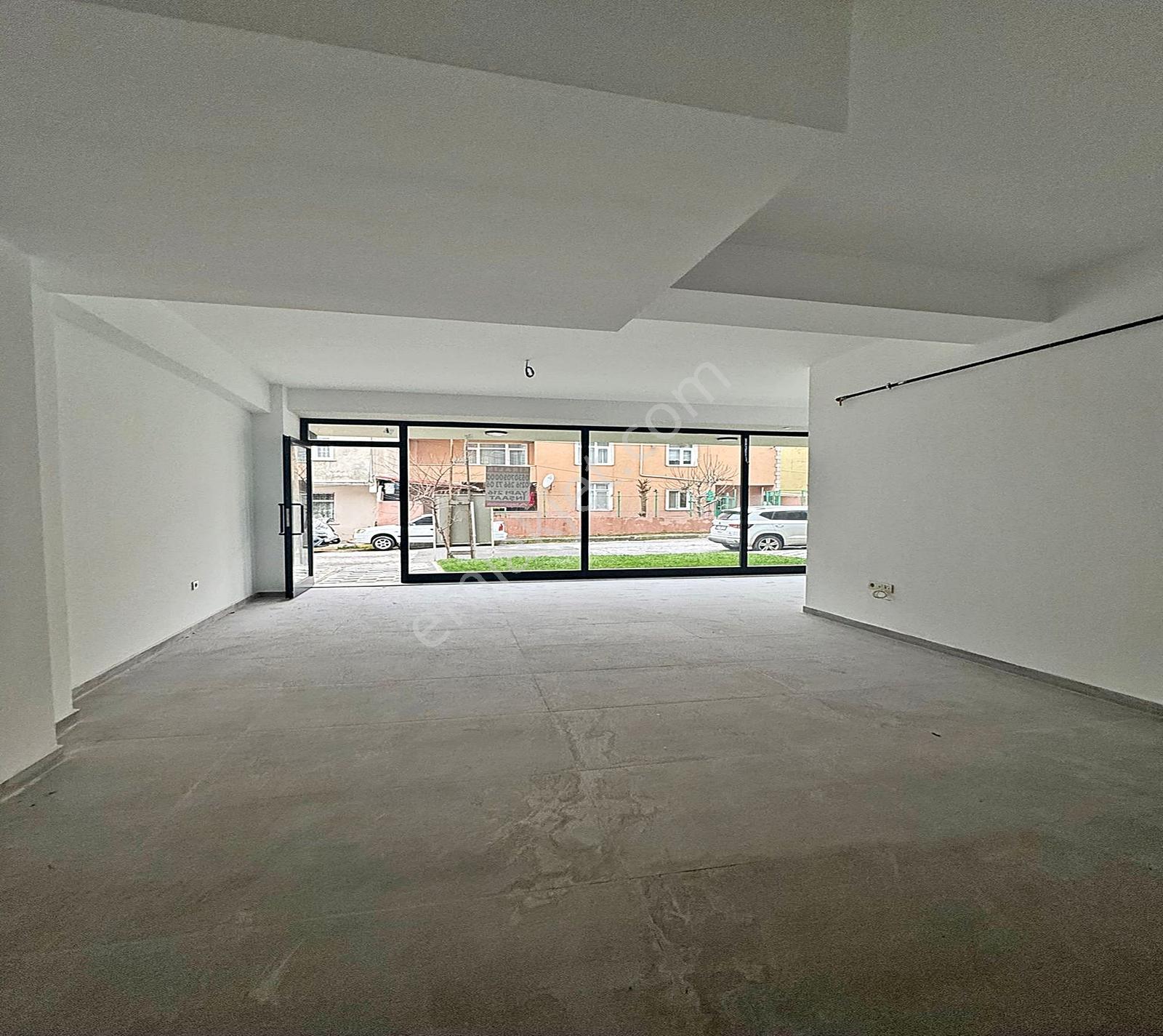 Çekmeköy Ekşioğlu Mahallesinde Merkeze Yakın Kiralık Dükkan