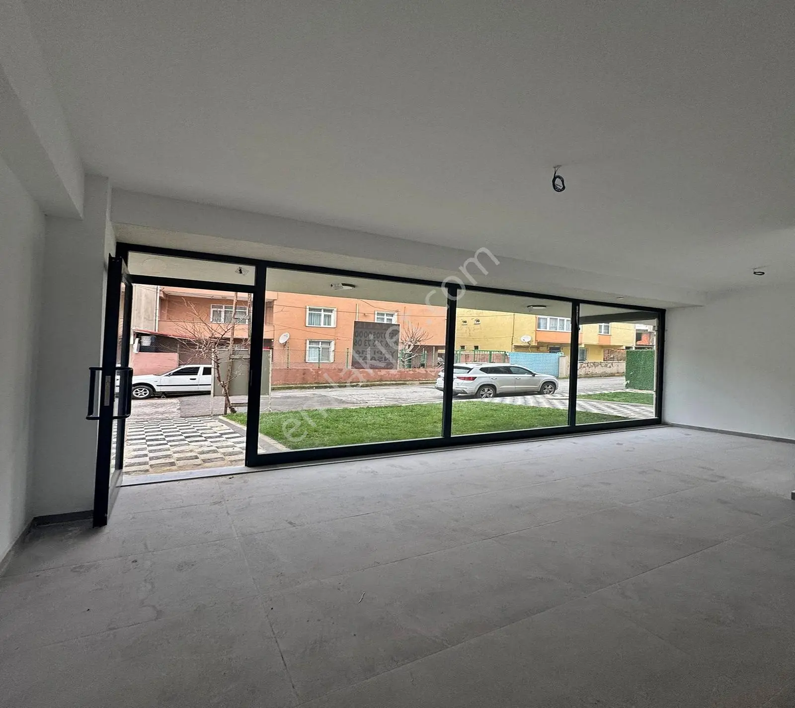 Çekmeköy Ekşioğlu Mahallesinde Merkeze Yakın Kiralık Dükkan - Görsel 3