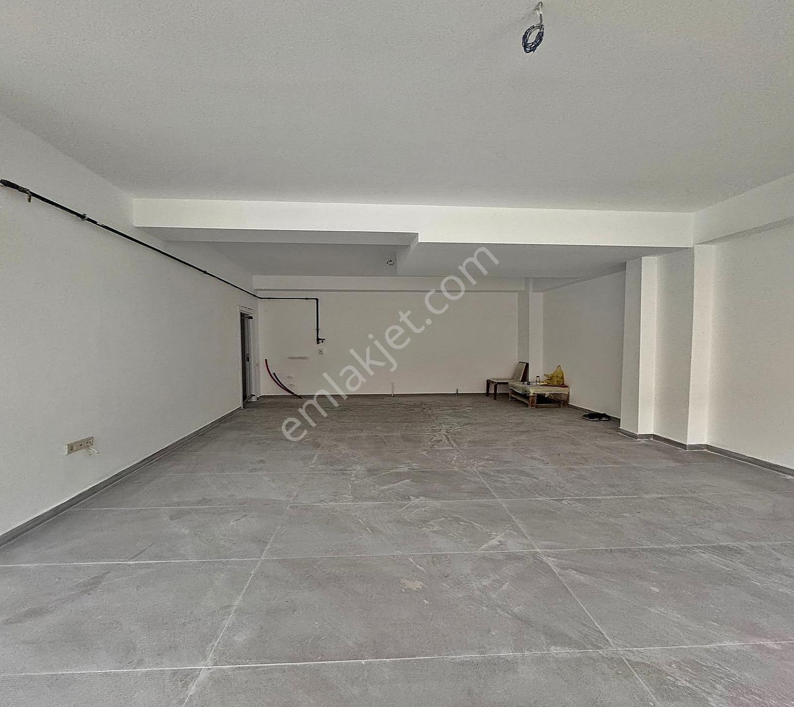Çekmeköy Ekşioğlu Mahallesinde Merkeze Yakın Kiralık Dükkan - Görsel 14
