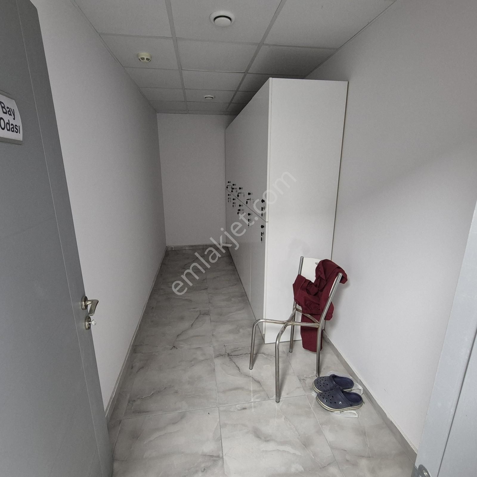 Sultangazi B Caddesinde Satılık 3 Katlı Ticari Dükkan - Görsel 9