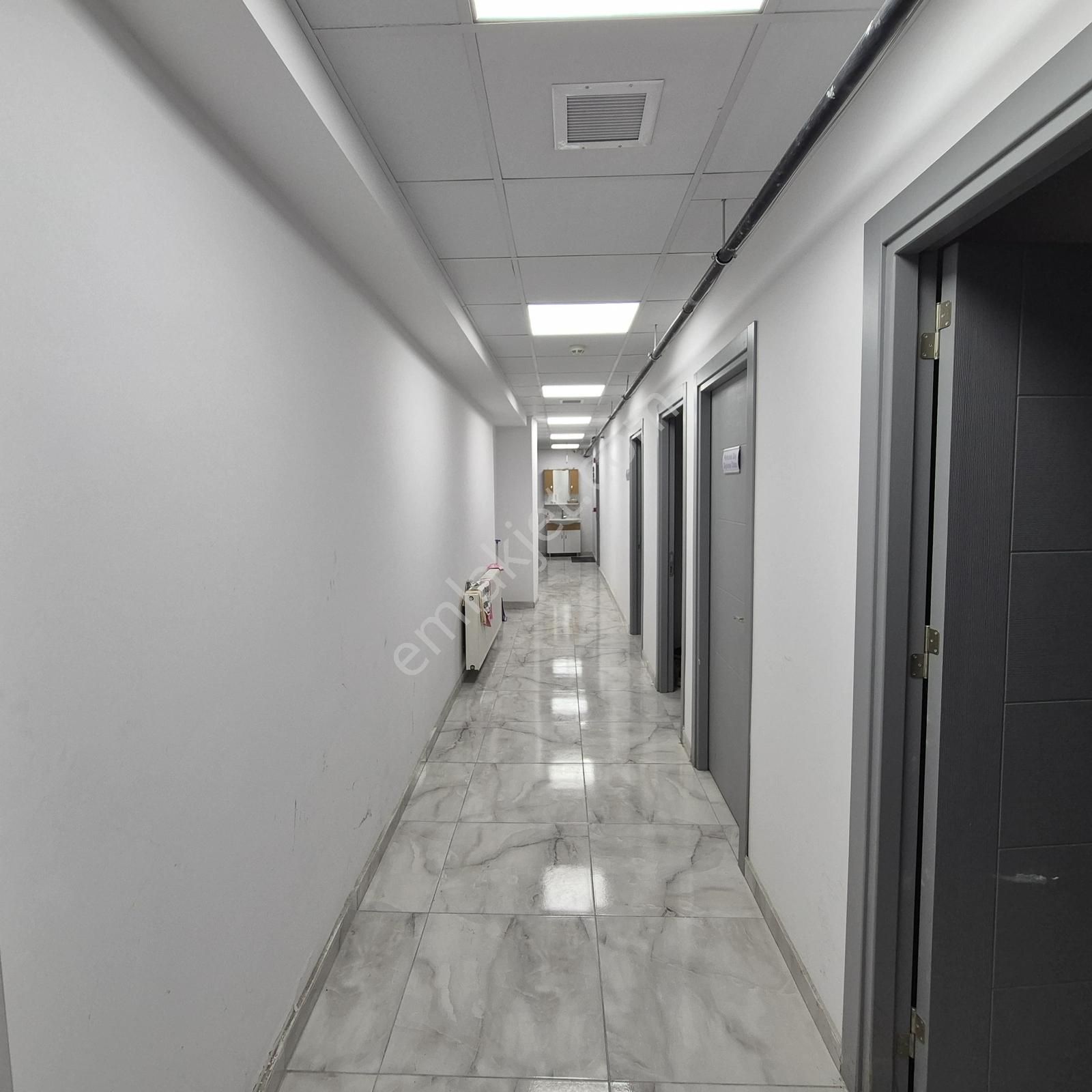 Sultangazi B Caddesinde Satılık 3 Katlı Ticari Dükkan - Görsel 8