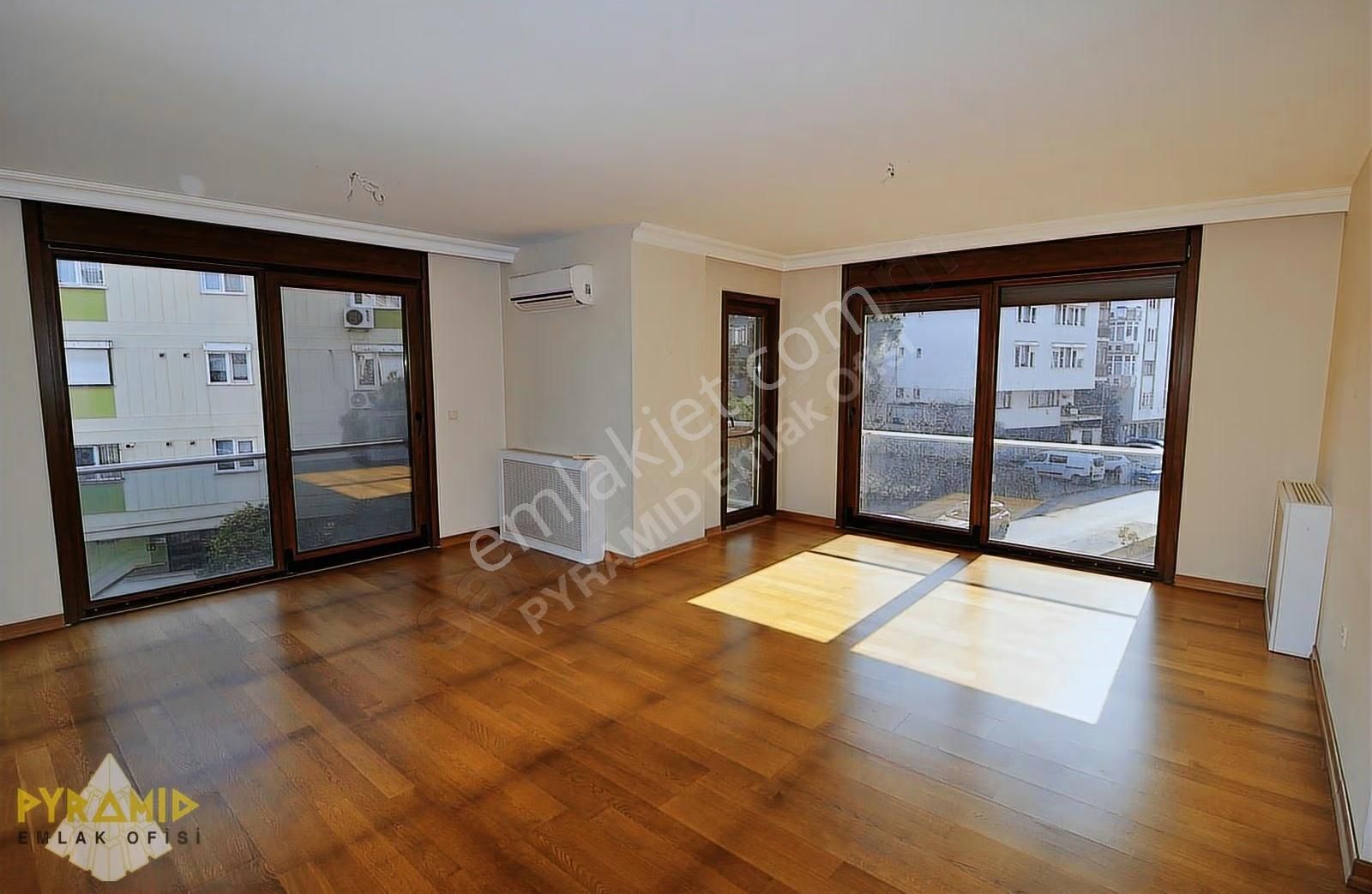 Pyramıd'den Acıbadem Koşuyolu İyi Konumlu Boş Temiz 3+1 Daire