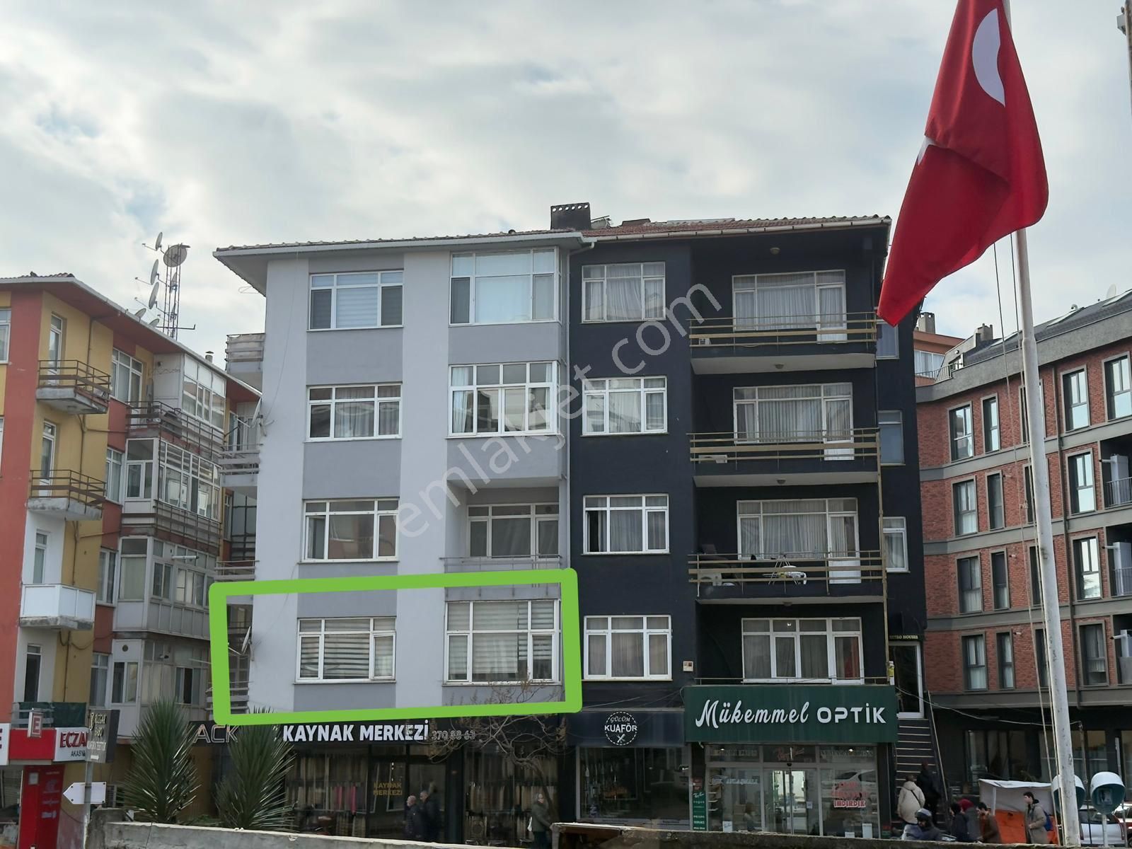 Yüksek Tabela Değerine Sahip Minibüs Yolunda Geniş 2+1 Daire