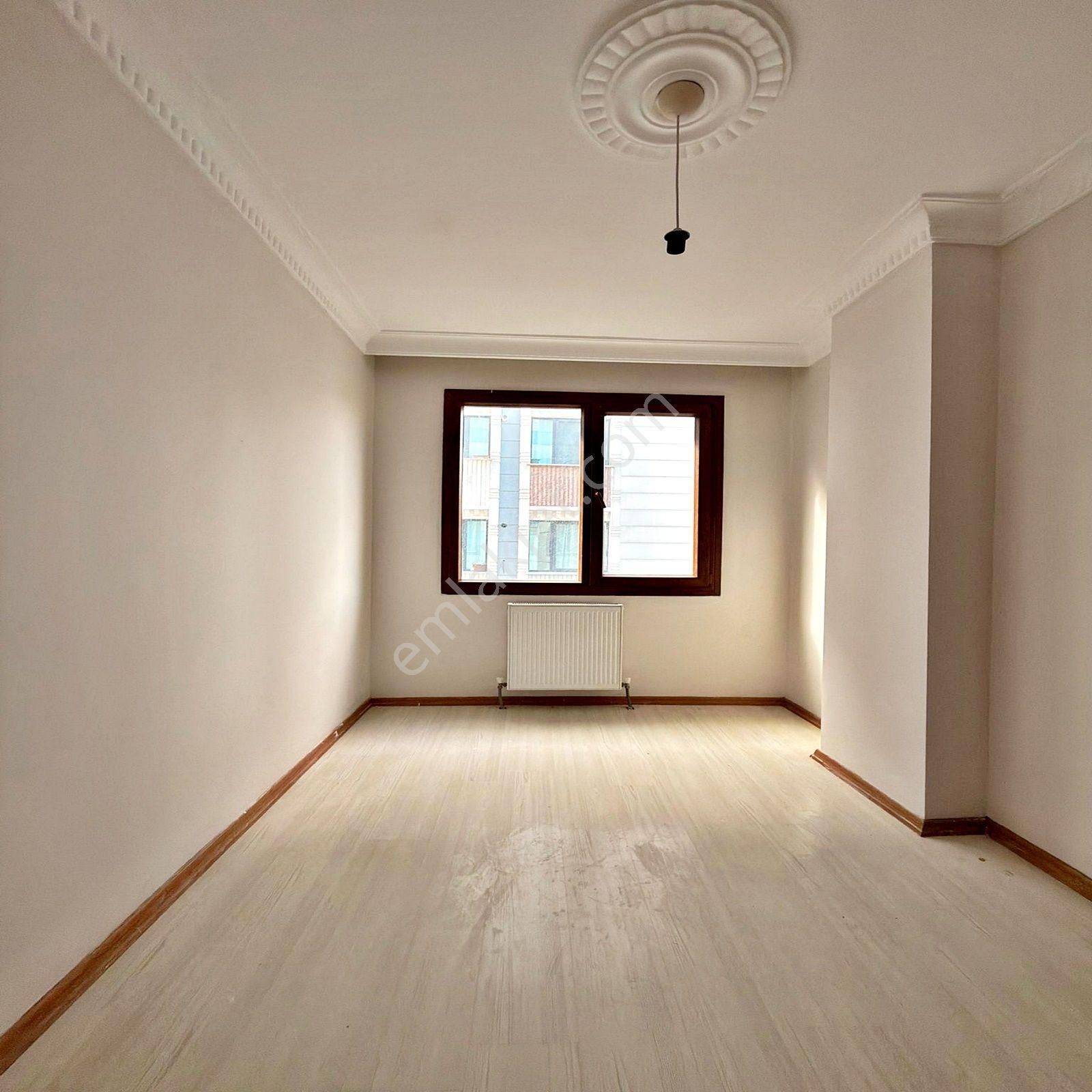 Metrobüse Yakın Konumda 2+1 Balkonlu Lüks Ara Kat Daire - Görsel 3