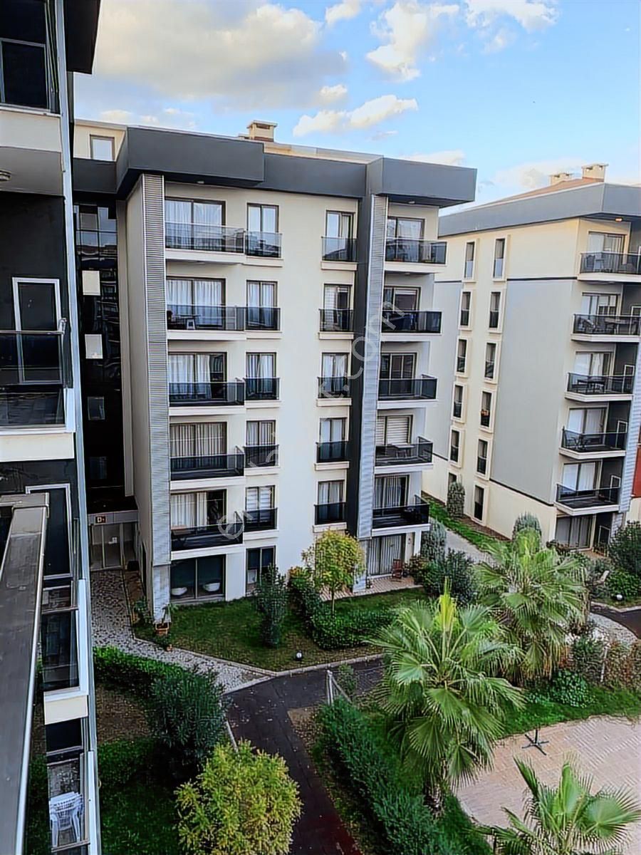 Torbalı Esen-11 Sitesinde Tam Havuz Cepheli, Lüks Eşyalı 1+1 - Görsel 4