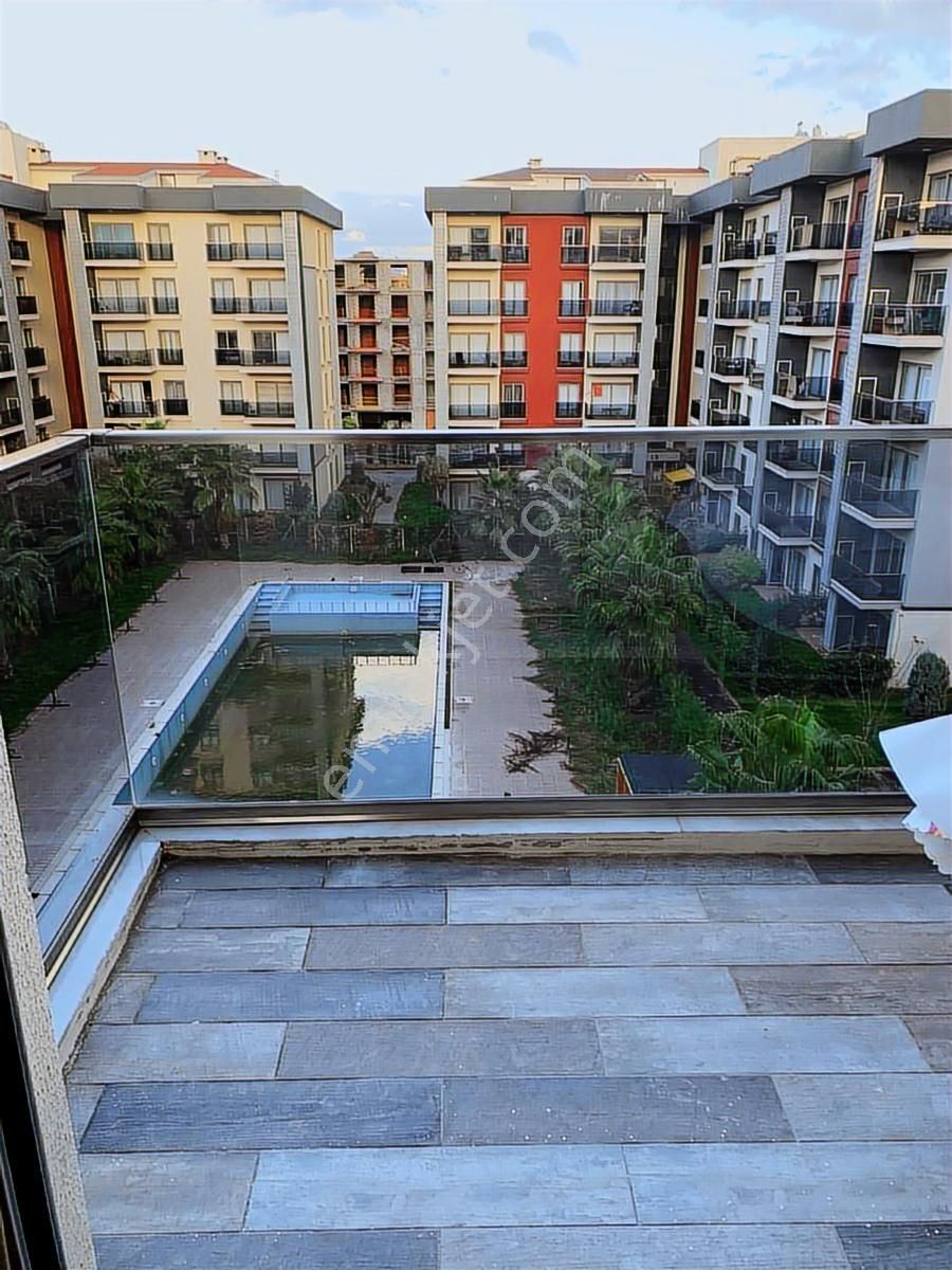 Torbalı Esen-11 Sitesinde Tam Havuz Cepheli, Lüks Eşyalı 1+1 - Görsel 23