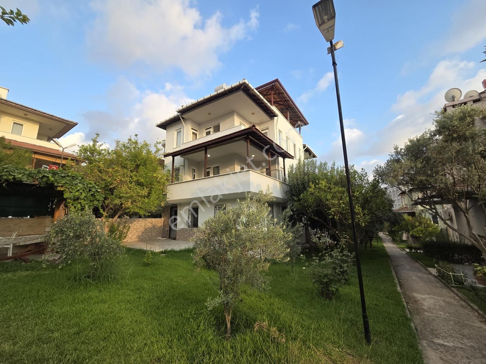 Çavuşköy'de Denize 500m 4+2 Tripleks Villa