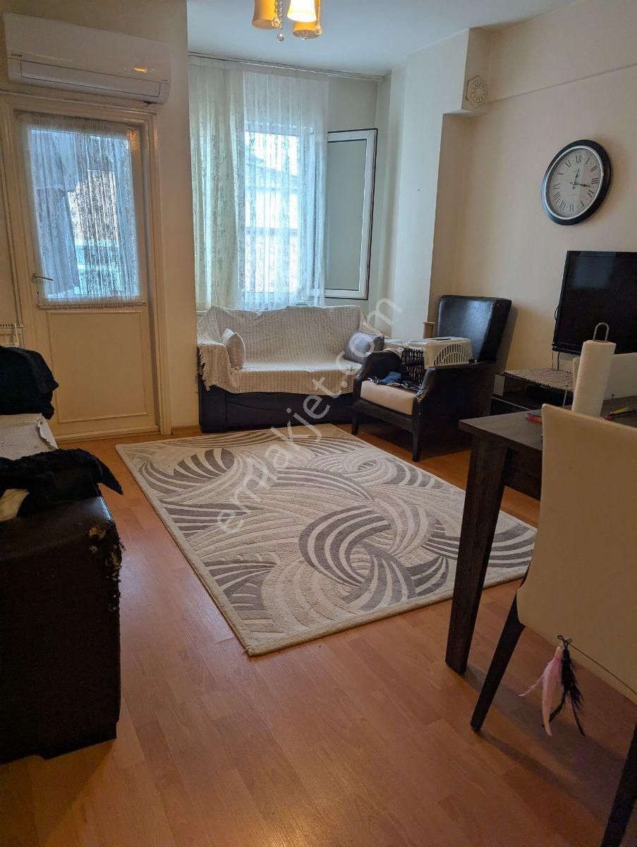 Kocamustafapaşa Vıdın Caddesınde Satılık Ara Kat Daıre