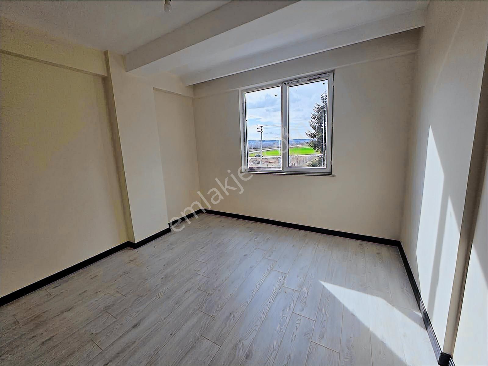 Çamlıca'da Ara Kat 2+0 Lüks Daire Zeminden Isıtma Kapalı Balkon - Görsel 17