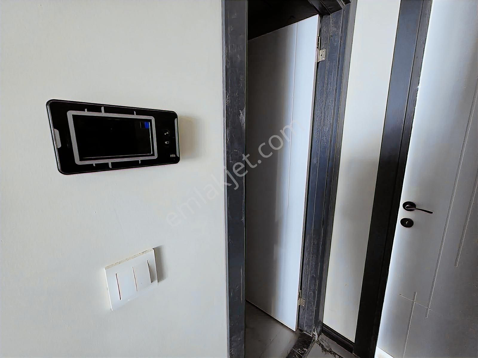 Çamlıca'da Ara Kat 2+0 Lüks Daire Zeminden Isıtma Kapalı Balkon - Görsel 10