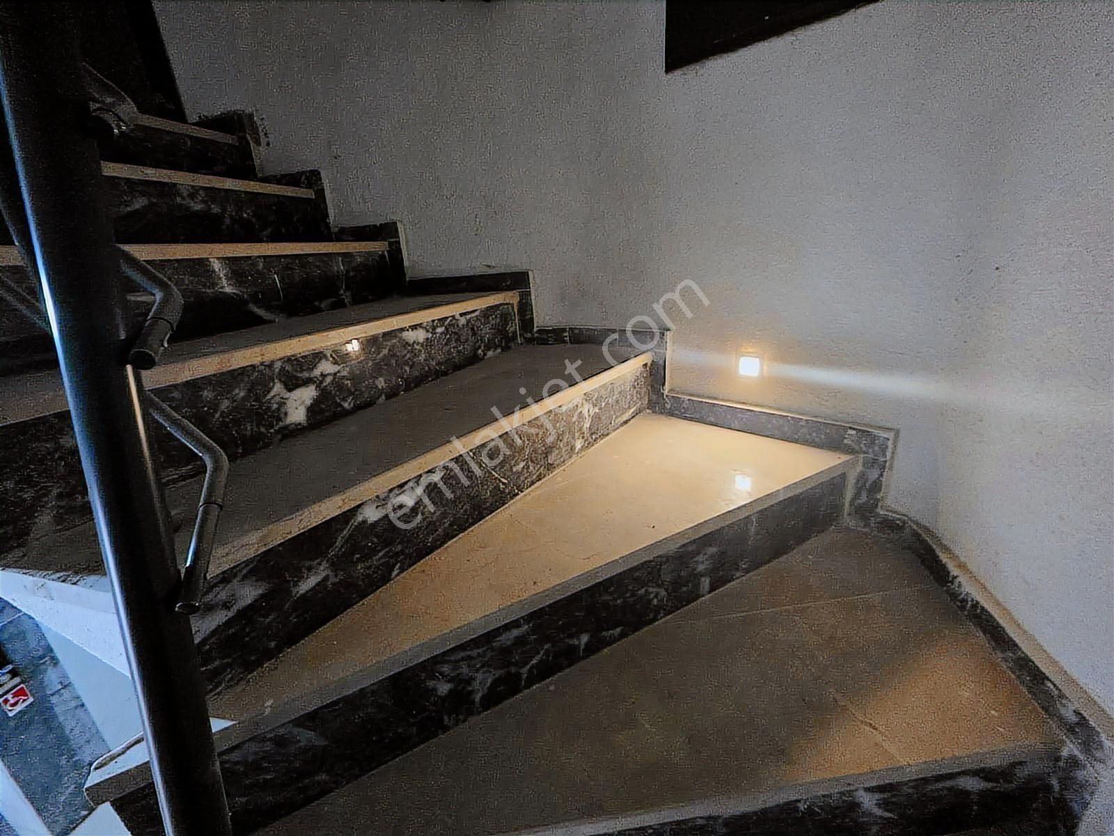 Çamlıca'da Ara Kat 2+0 Lüks Daire Zeminden Isıtma Kapalı Balkon - Görsel 11