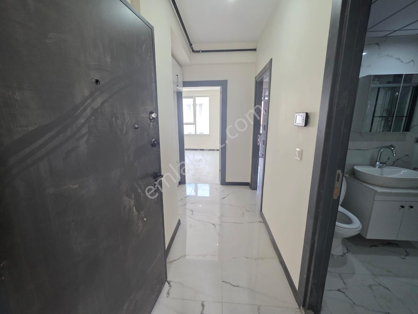 Çamlıca'da Ara Kat 2+0 Lüks Daire Zeminden Isıtma Kapalı Balkon - Görsel 24
