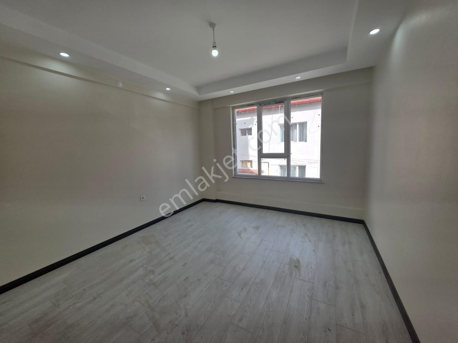 Çamlıca'da Ara Kat 2+0 Lüks Daire Zeminden Isıtma Kapalı Balkon - Görsel 18