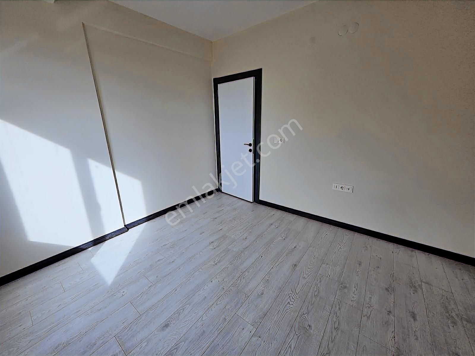 Çamlıca'da Ara Kat 2+0 Lüks Daire Zeminden Isıtma Kapalı Balkon - Görsel 14