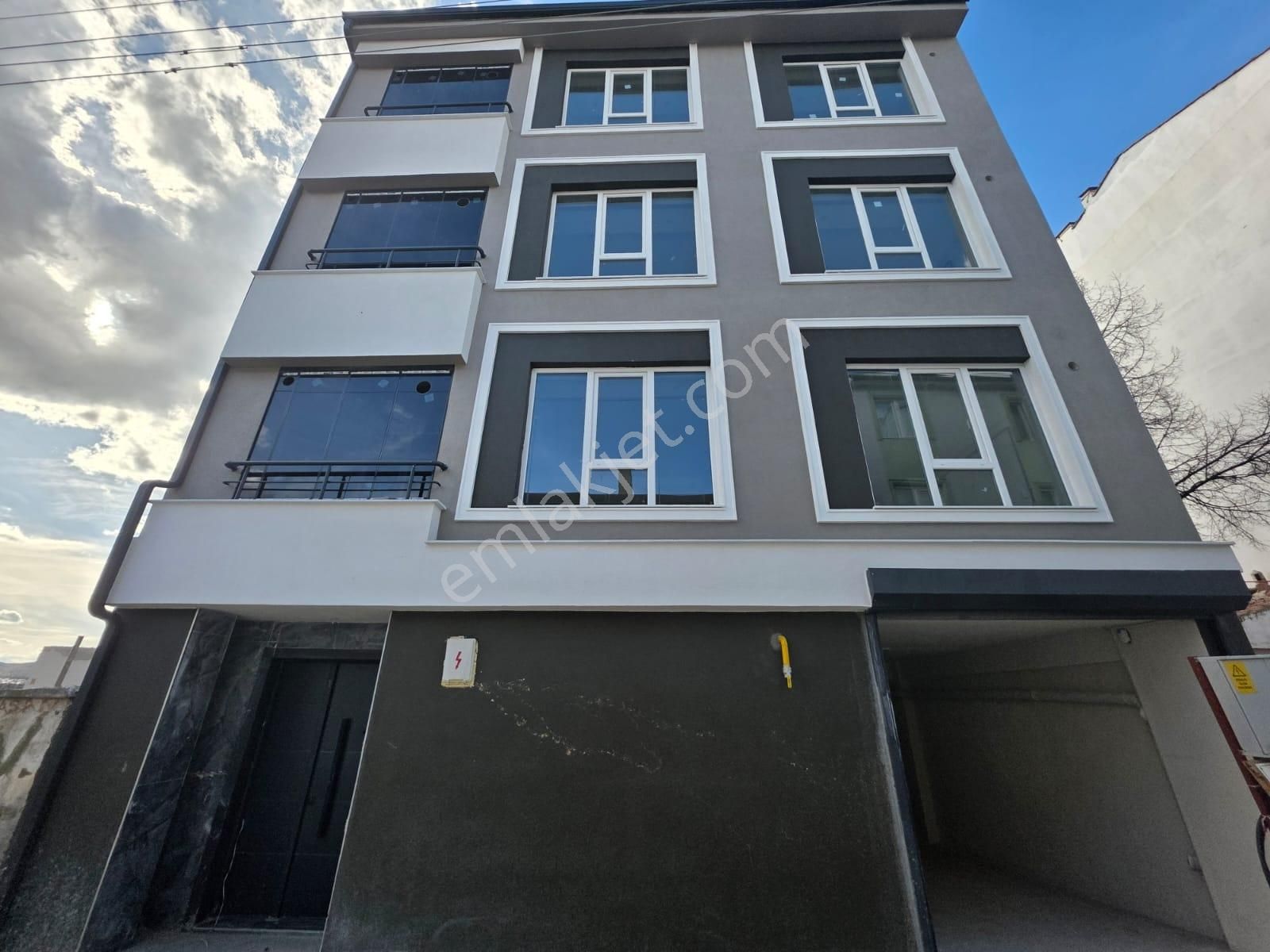 Çamlıca'da Ara Kat 2+0 Lüks Daire Zeminden Isıtma Kapalı Balkon - Görsel 25