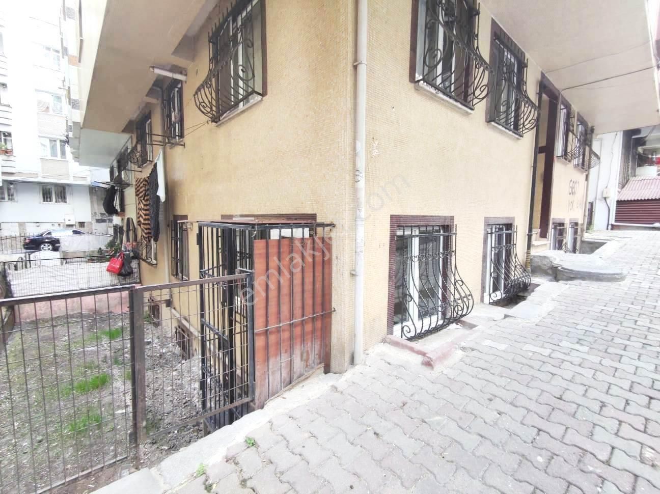 Çakmak Durağı Yakını Satılık 2+1 Krediye Uygun Bahçekatı Daire