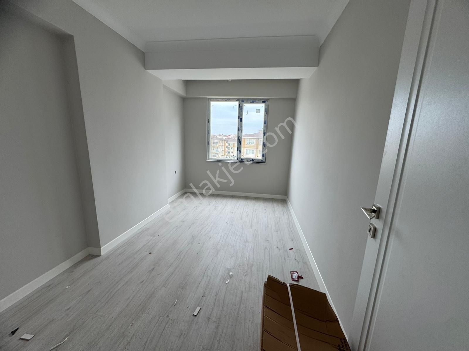 Tuğra'dan Çobançeşme'de Arakat Sıfır İki Balkonlu Lüks Daire - Görsel 7