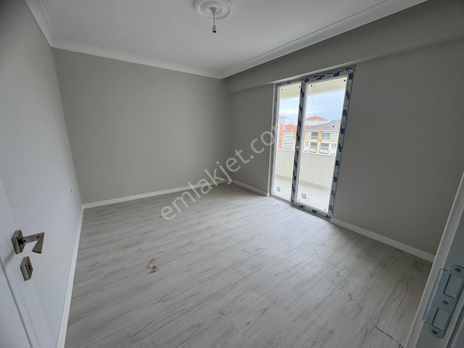 Tuğra'dan Çobançeşme'de Arakat Sıfır İki Balkonlu Lüks Daire - Görsel 3