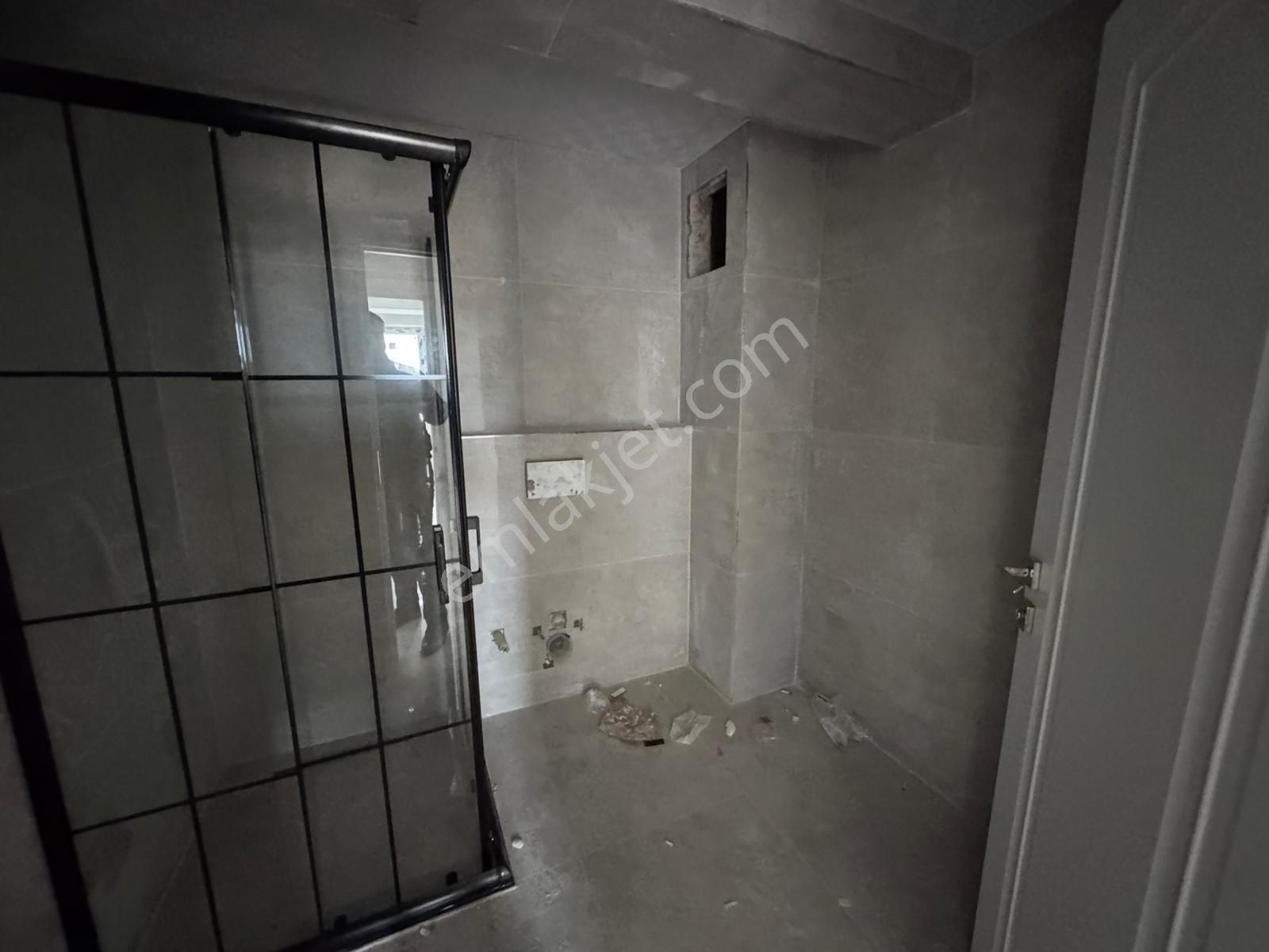 Tuğra'dan Çobançeşme'de Arakat Sıfır İki Balkonlu Lüks Daire - Görsel 8