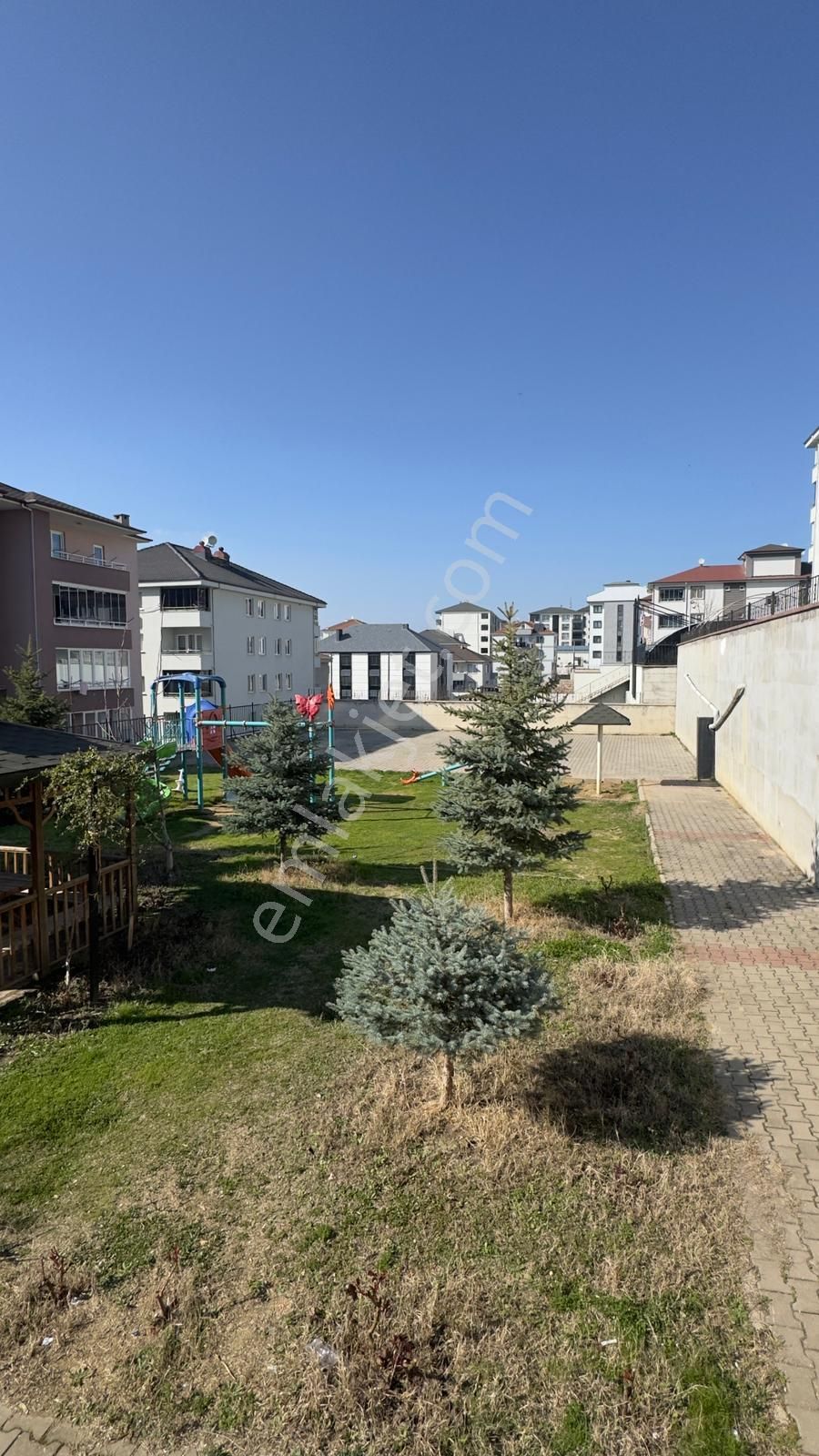 Aydınlık Emlaktan Alanyurt Fatih Mahalesinde Güvenlikli Site İçi Satılık 2+1 Daire