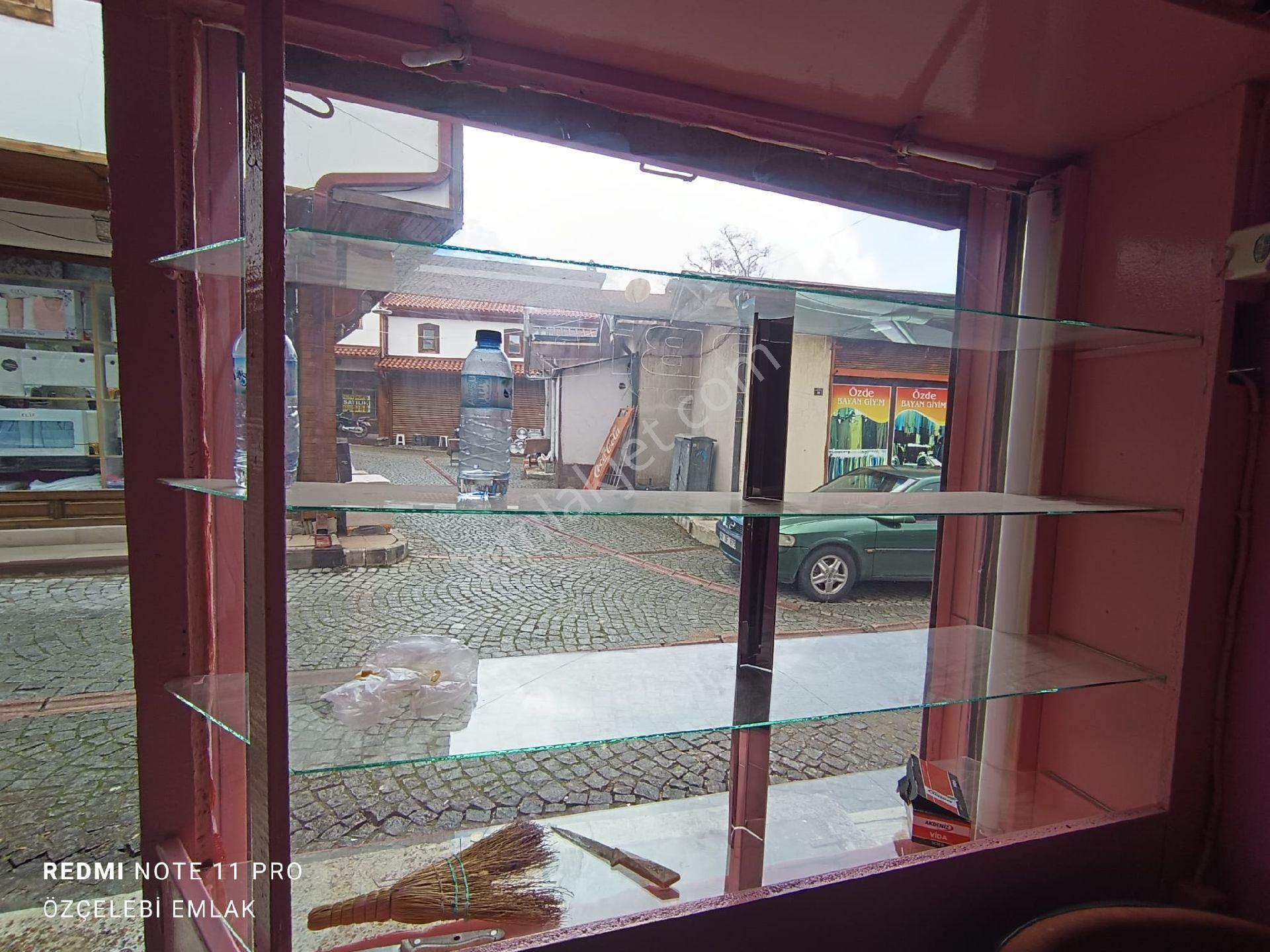 Özçelebi'den Arasta'da Satılık Dükkan - Görsel 7