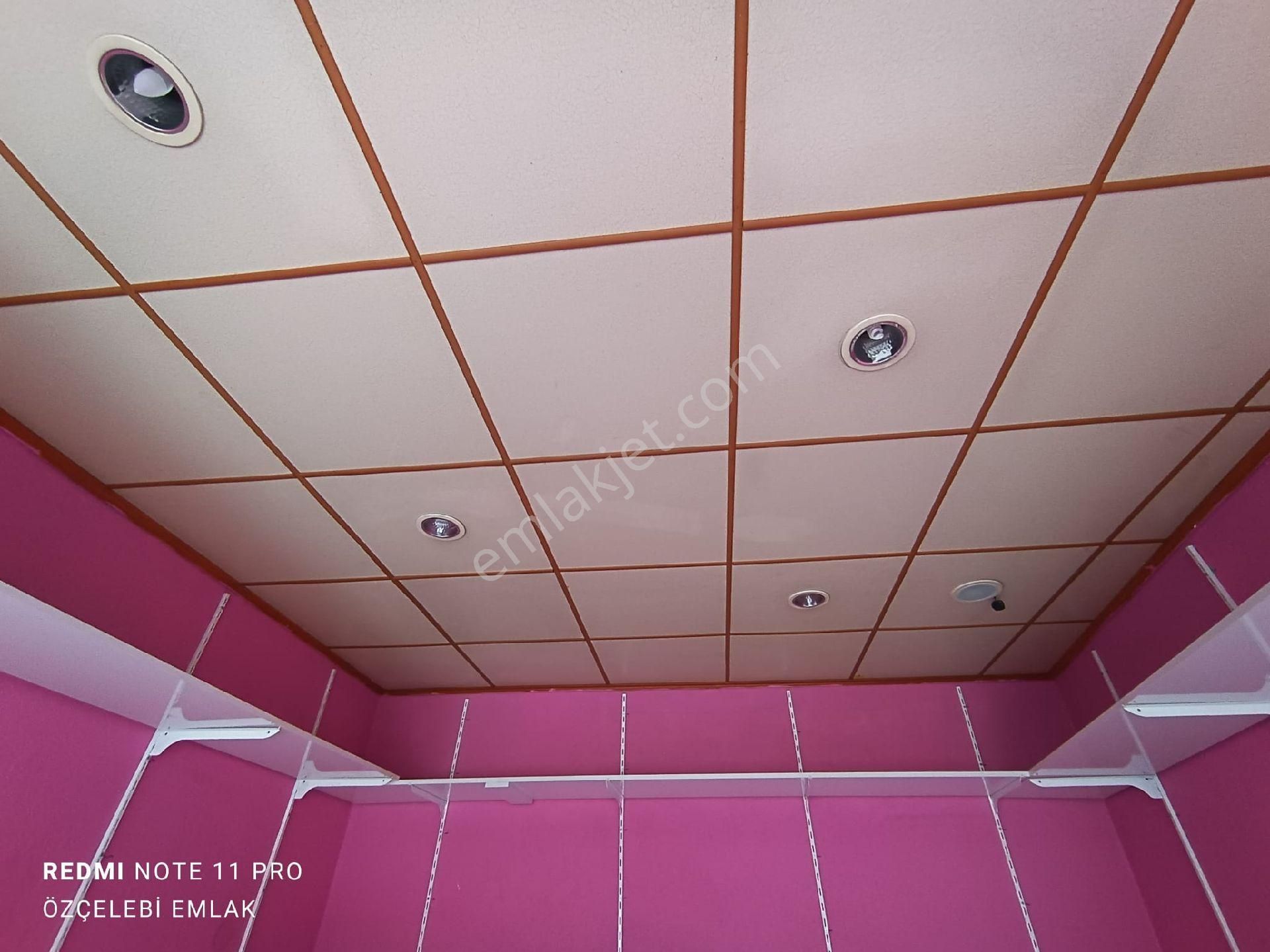 Özçelebi'den Arasta'da Satılık Dükkan - Görsel 8