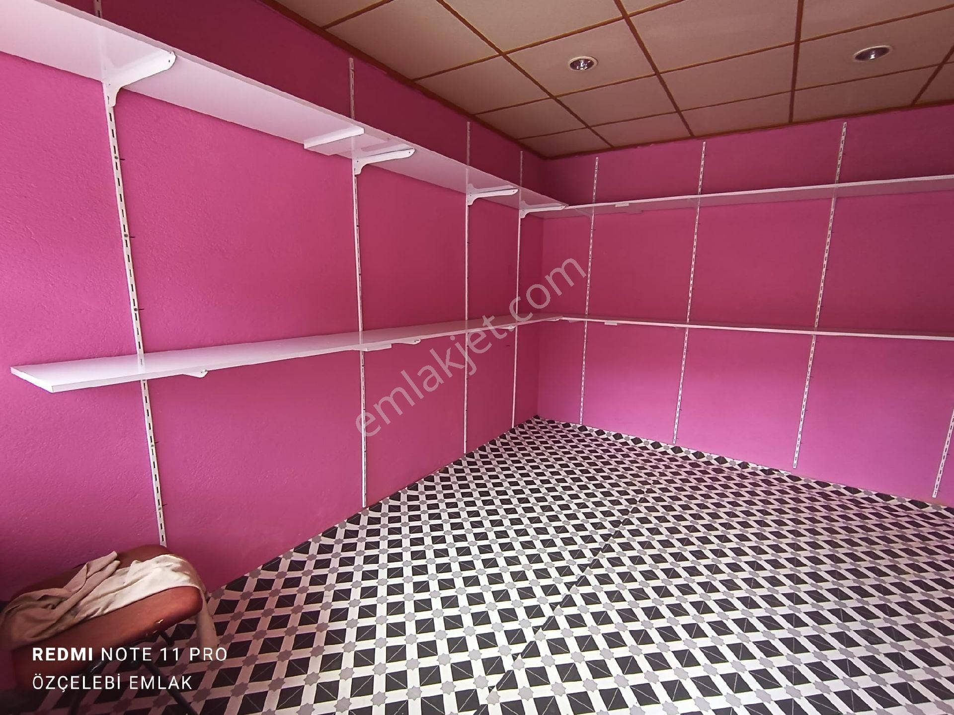 Özçelebi'den Arasta'da Satılık Dükkan - Görsel 3