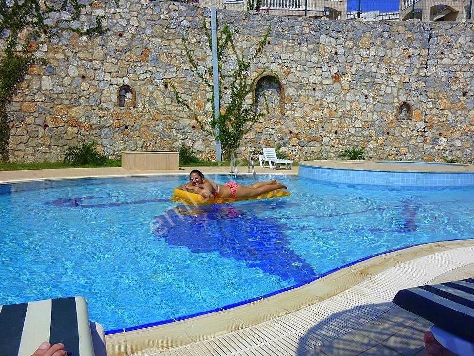 Bodrum Plajlı Sitede 400m2 Köşe Bahçeli Eşyalı Manzaralı Daire - Görsel 28