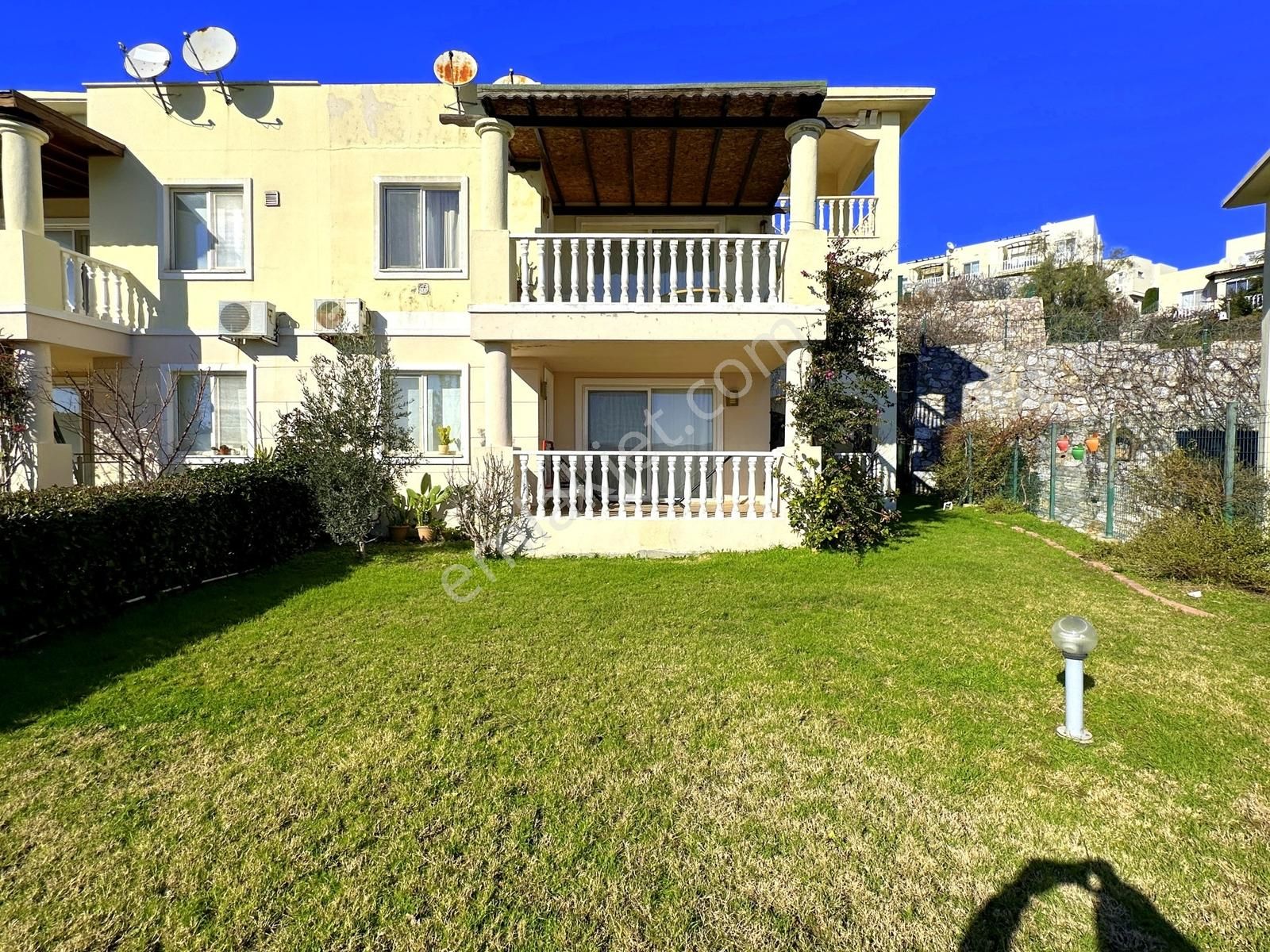 Bodrum Plajlı Sitede 400m2 Köşe Bahçeli Eşyalı Manzaralı Daire - Görsel 8