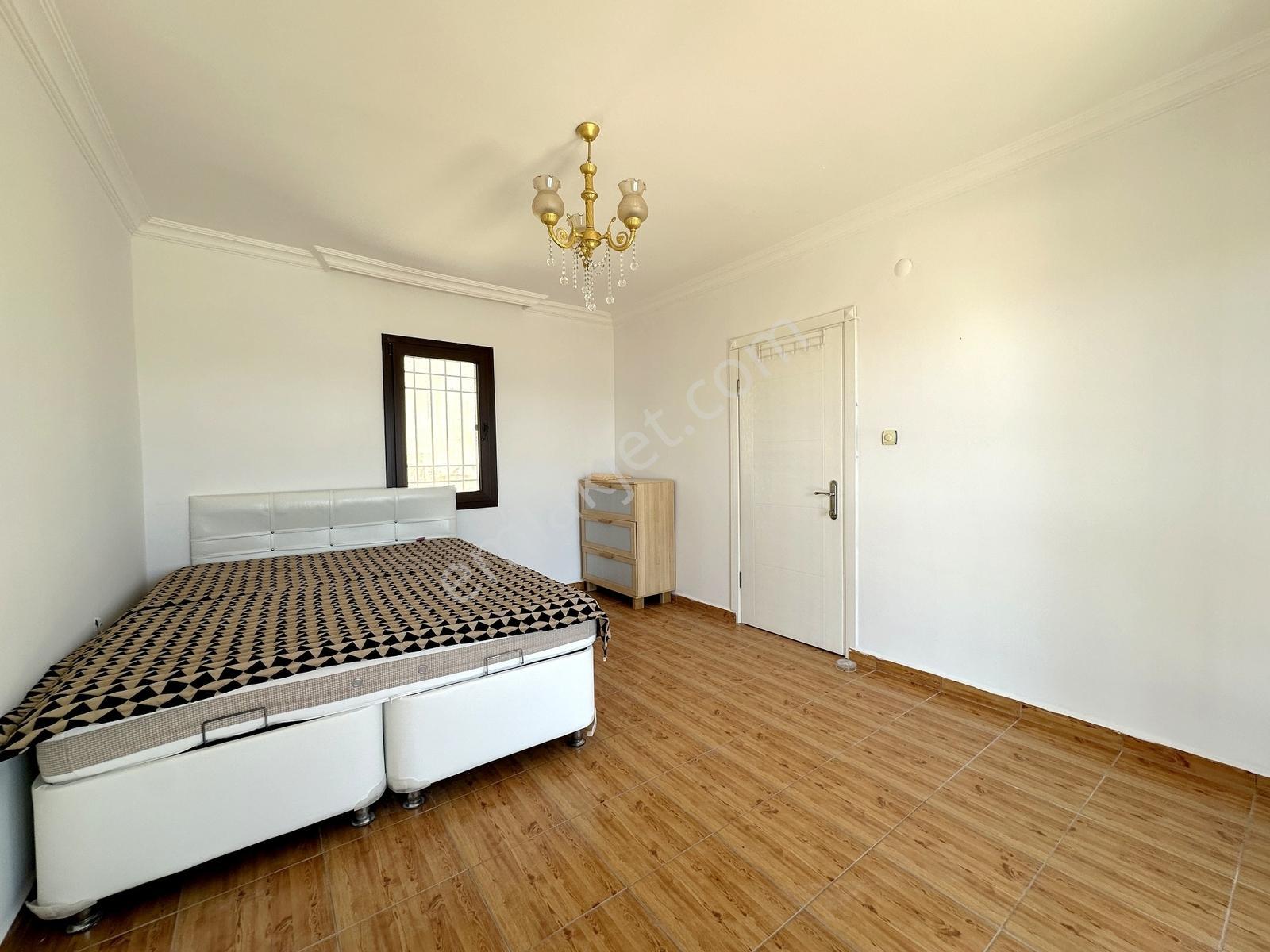 Bodrum'a Yakın Adabükü Plajlı Sitede Manzaralı Tripleks Villa - Görsel 26