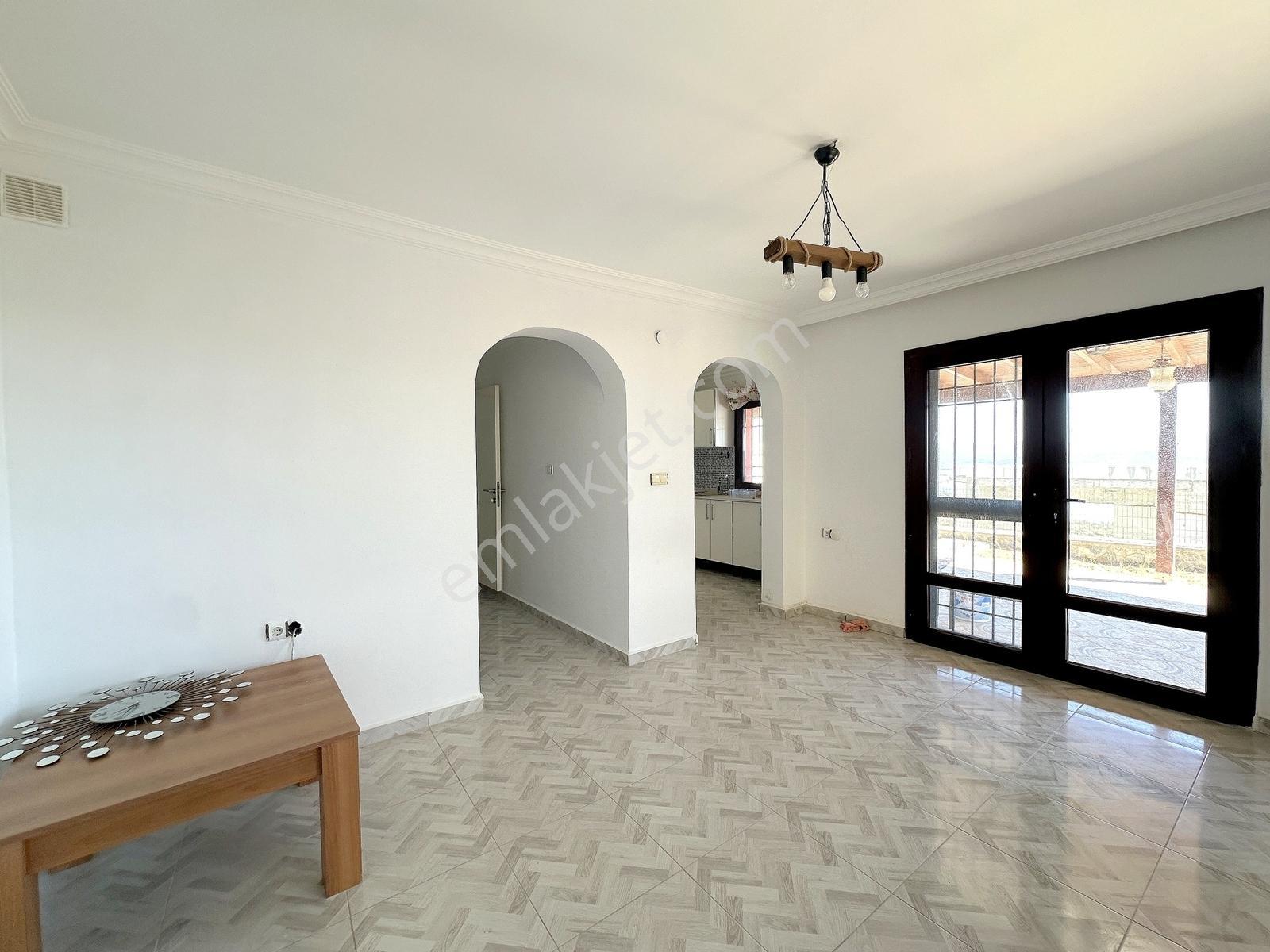 Bodrum'a Yakın Adabükü Plajlı Sitede Manzaralı Tripleks Villa - Görsel 15