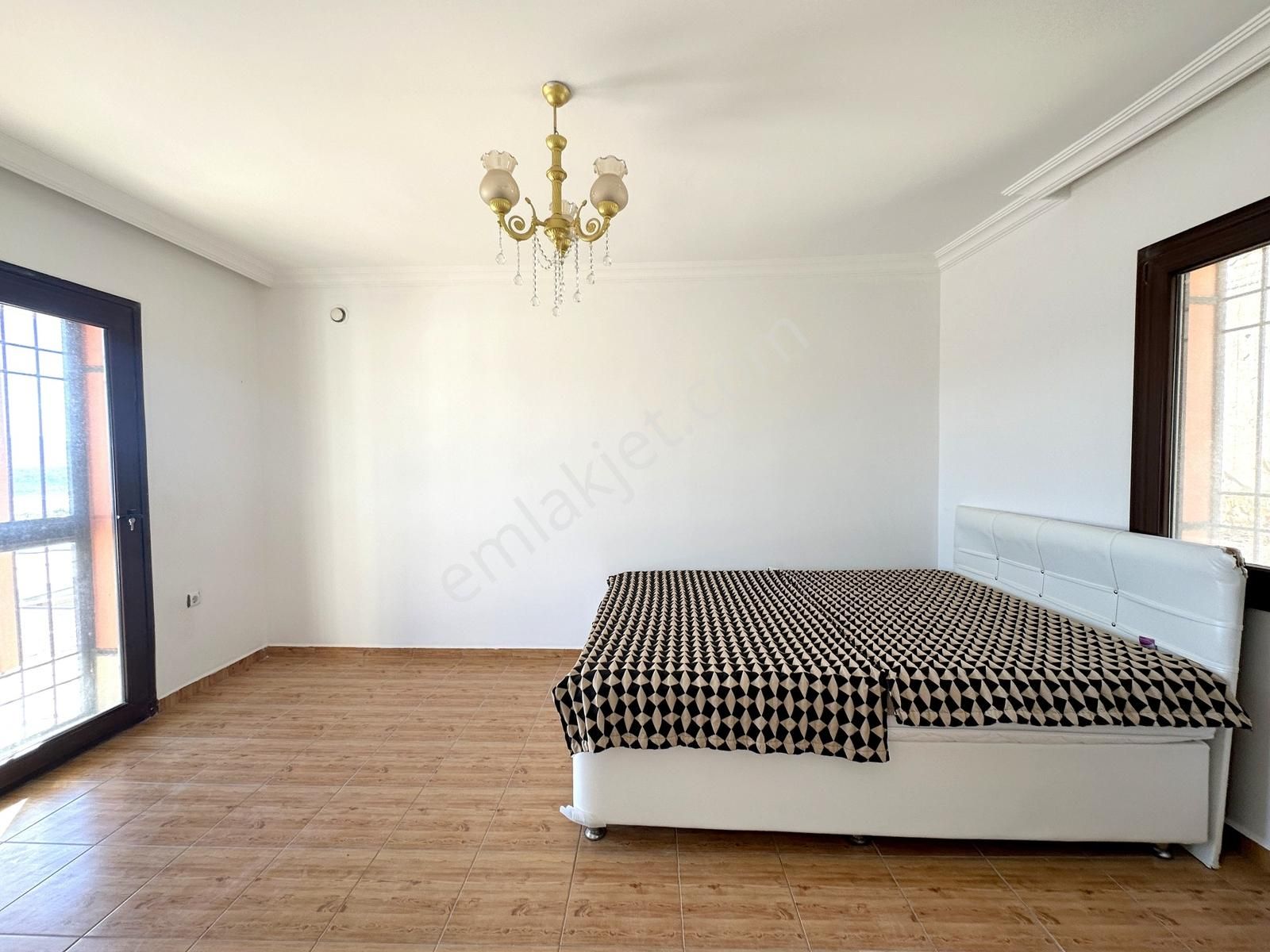 Bodrum'a Yakın Adabükü Plajlı Sitede Manzaralı Tripleks Villa - Görsel 21