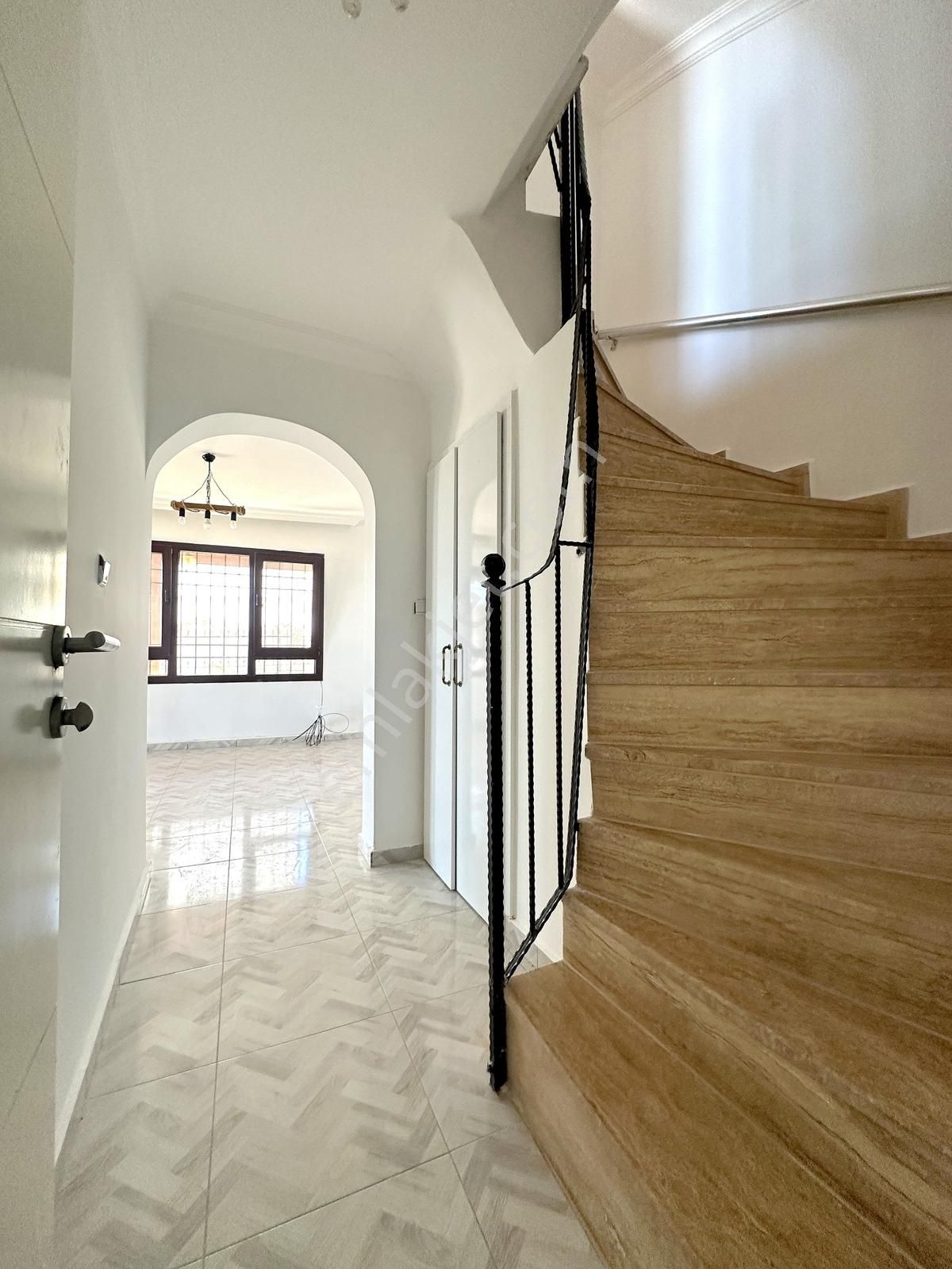 Bodrum'a Yakın Adabükü Plajlı Sitede Manzaralı Tripleks Villa - Görsel 16