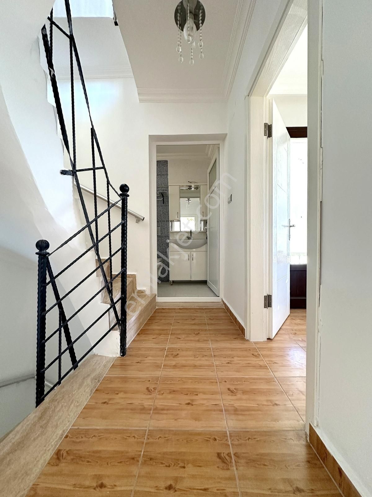 Bodrum'a Yakın Adabükü Plajlı Sitede Manzaralı Tripleks Villa - Görsel 25